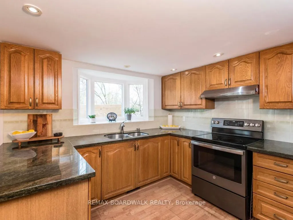 Photo 15 of 42 Slade Crescent, Ottawa, Kanata - Kanata Lakes/Heritage Hills — HOMEH