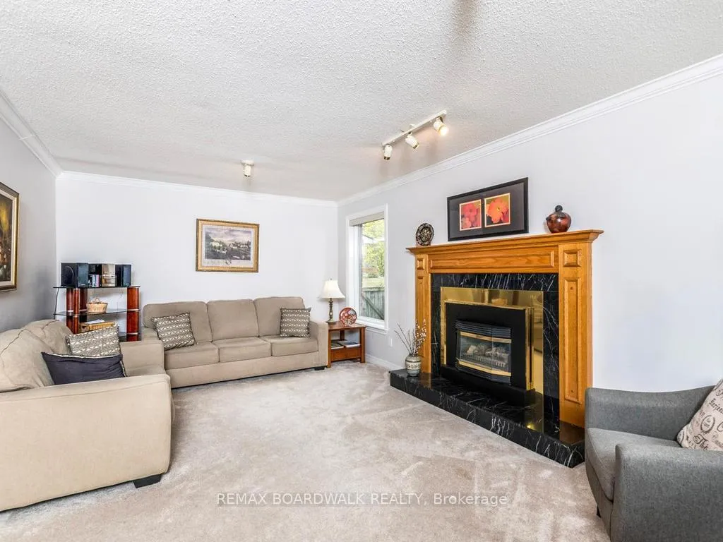 Photo 17 of 42 Slade Crescent, Ottawa, Kanata - Kanata Lakes/Heritage Hills — HOMEH