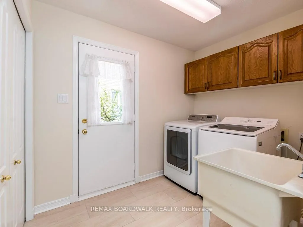 Photo 21 of 42 Slade Crescent, Ottawa, Kanata - Kanata Lakes/Heritage Hills — HOMEH