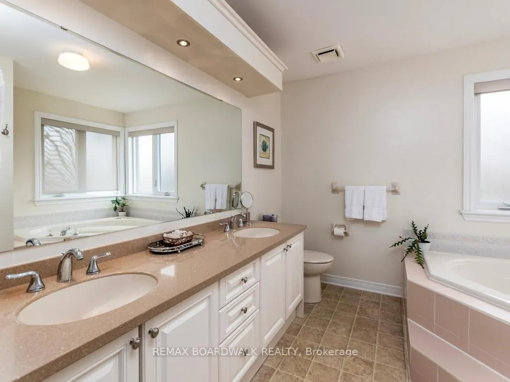 Photo 24 of 42 Slade Crescent, Ottawa, Kanata - Kanata Lakes/Heritage Hills — HOMEH