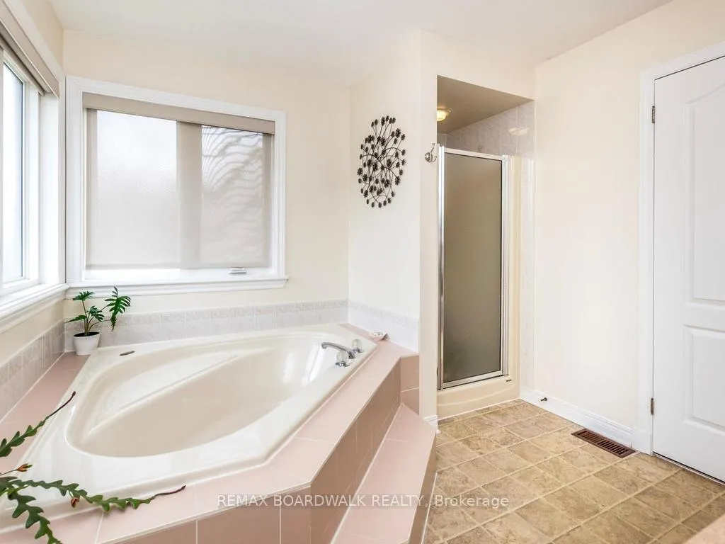 Photo 25 of 42 Slade Crescent, Ottawa, Kanata - Kanata Lakes/Heritage Hills — HOMEH