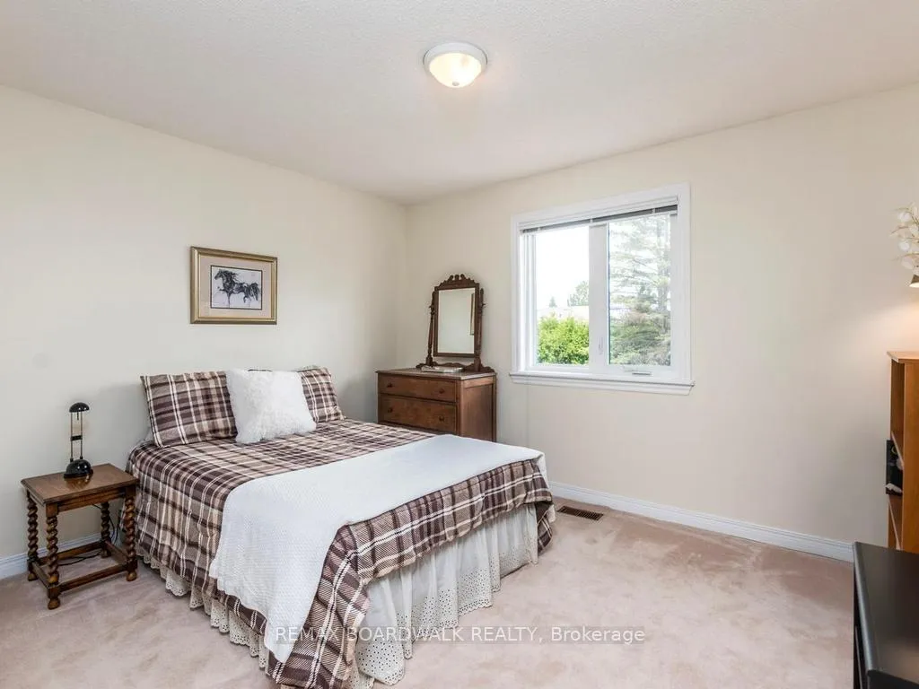 Photo 28 of 42 Slade Crescent, Ottawa, Kanata - Kanata Lakes/Heritage Hills — HOMEH