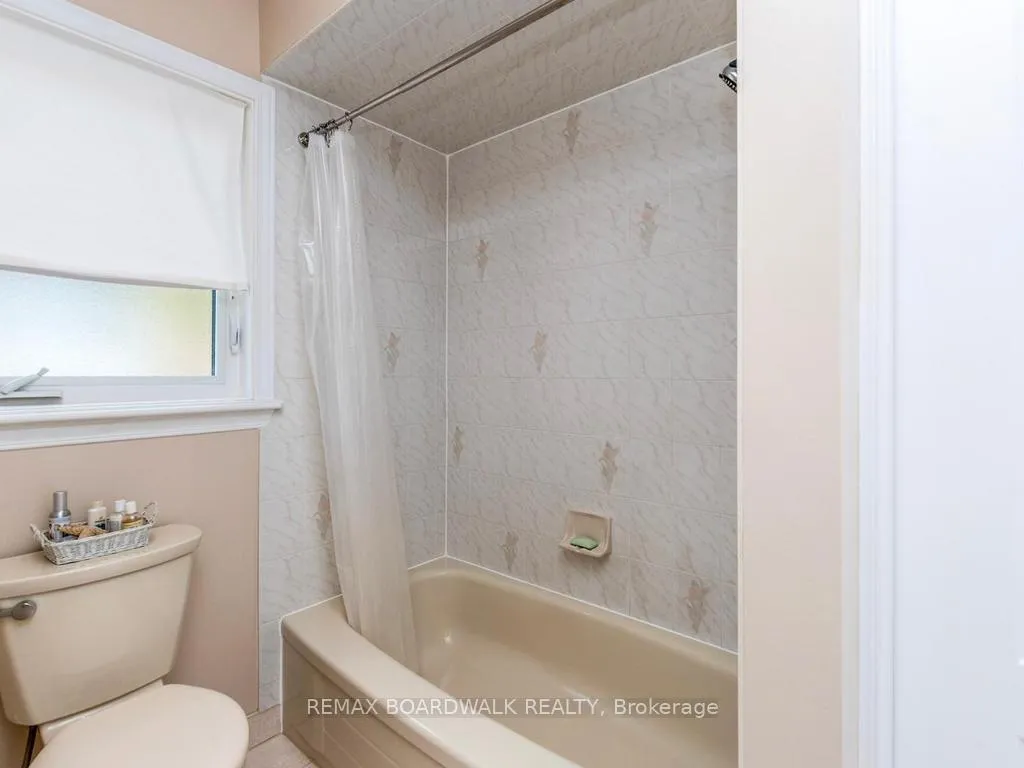 Photo 31 of 42 Slade Crescent, Ottawa, Kanata - Kanata Lakes/Heritage Hills — HOMEH