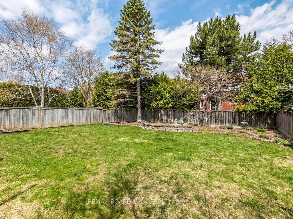 Photo 34 of 42 Slade Crescent, Ottawa, Kanata - Kanata Lakes/Heritage Hills — HOMEH