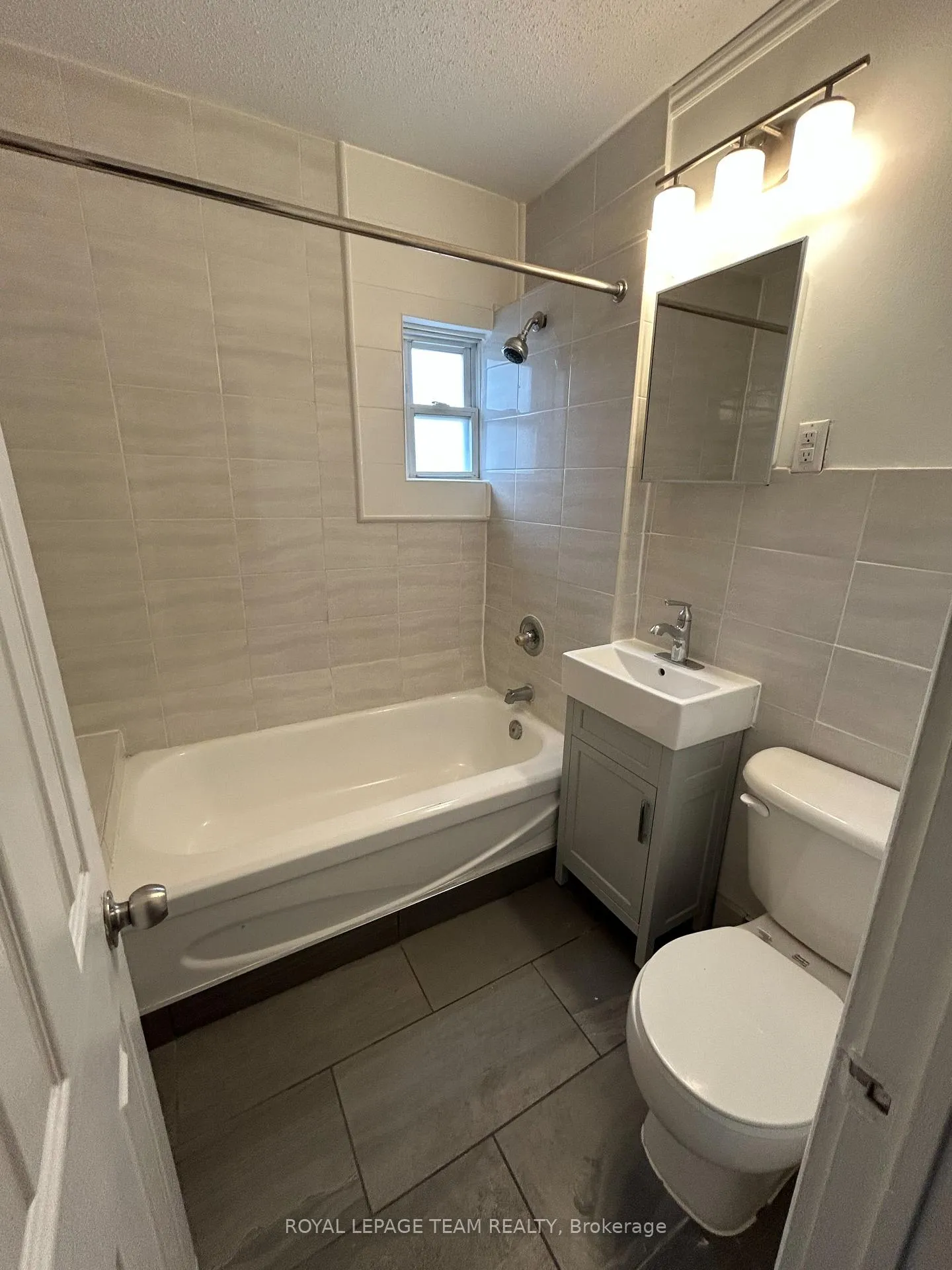 Photo 3 of Unit 6, 883 Somerset Street W, Ottawa, West Centre Town — HOMEH