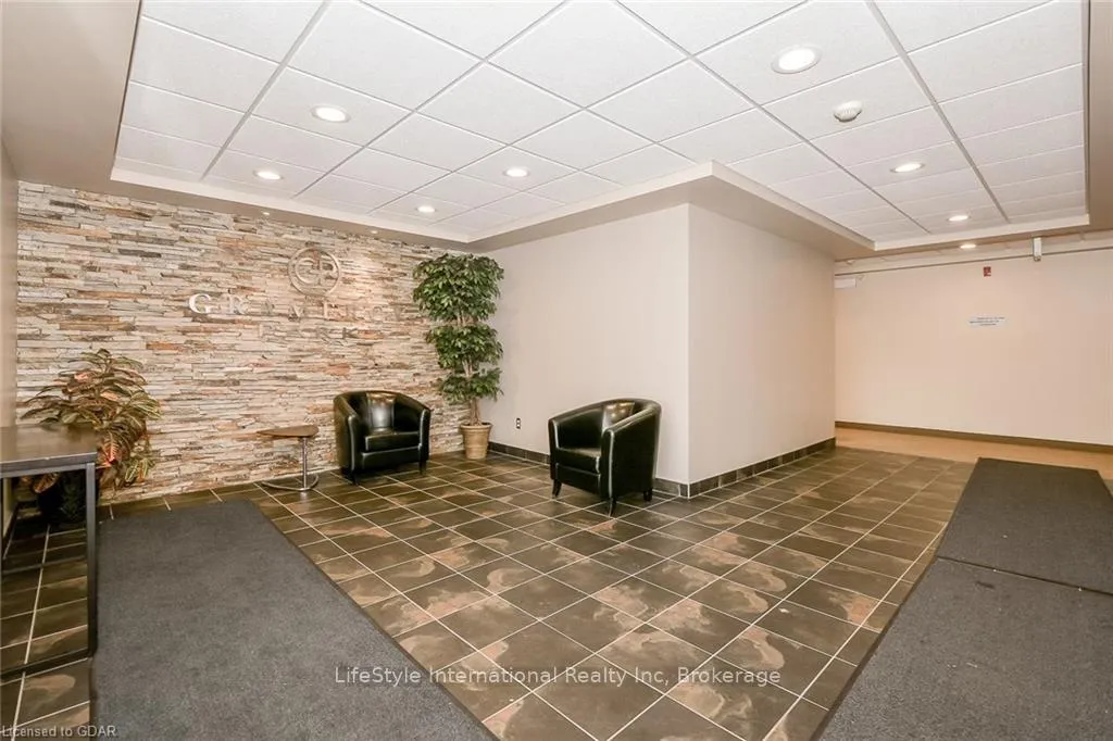 Photo 5 of Unit 103, 901 Paisley Road, Guelph, Willow West/Sugarbush/West Acres — HOMEH