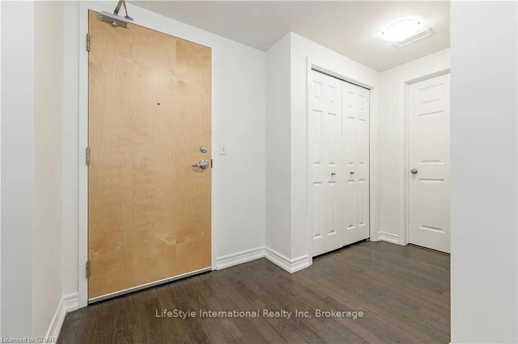 Photo 7 of Unit 103, 901 Paisley Road, Guelph, Willow West/Sugarbush/West Acres — HOMEH