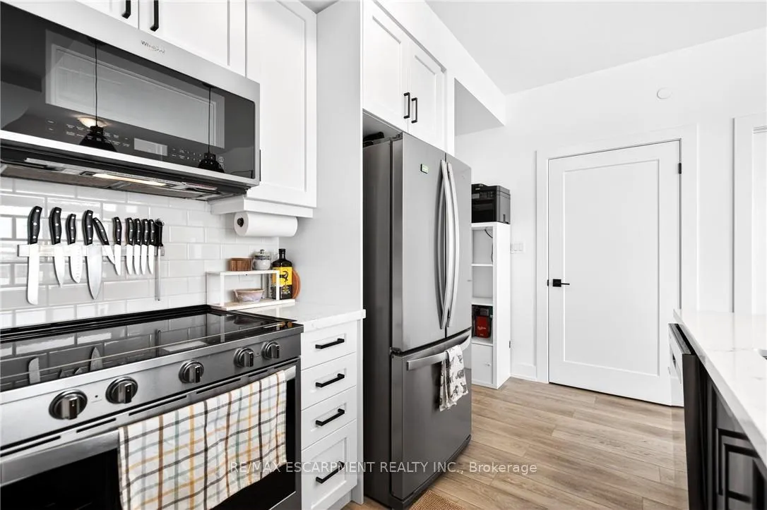 Photo 9 of Unit 710, 470 Dundas Street E, Hamilton, Waterdown — HOMEH