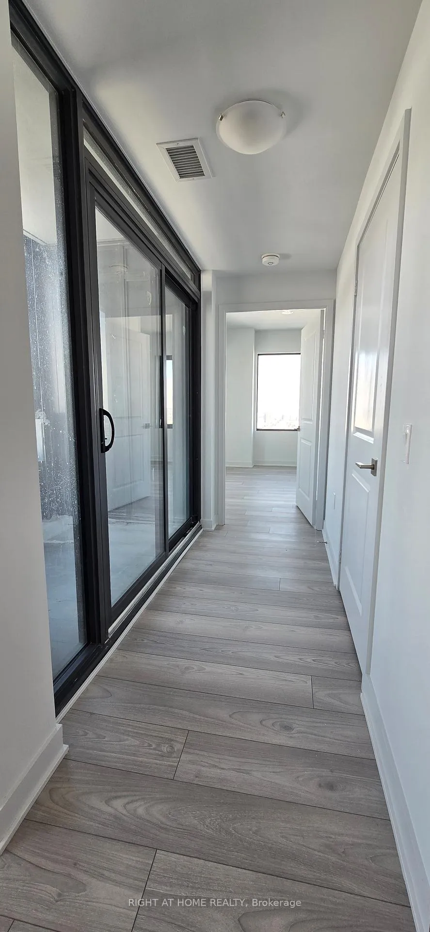 Photo 5 of Unit 4208, 2920 Highway 7 Road, Vaughan, Concord — HOMEH