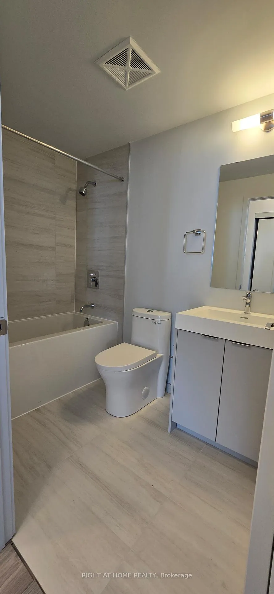 Photo 9 of Unit 4208, 2920 Highway 7 Road, Vaughan, Concord — HOMEH