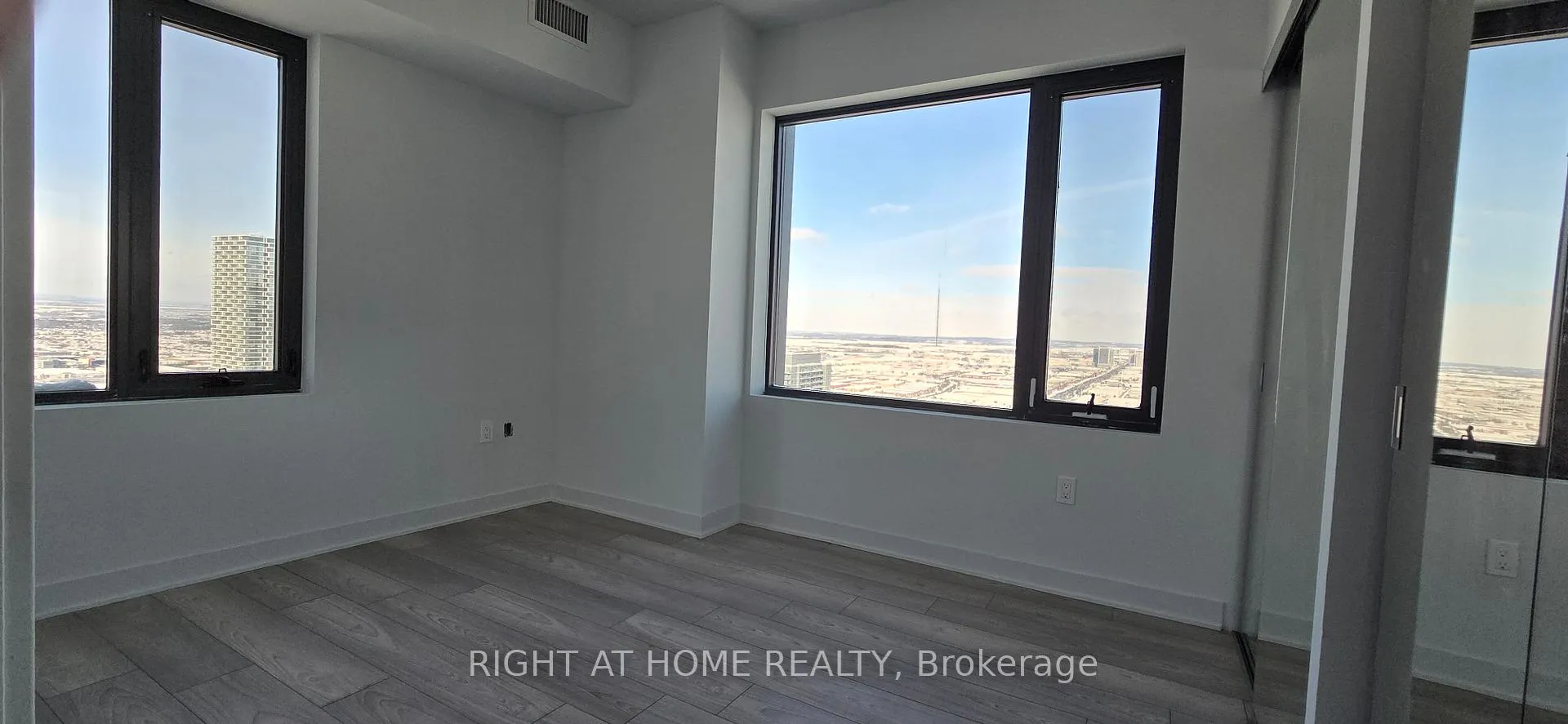 Photo 12 of Unit 4208, 2920 Highway 7 Road, Vaughan, Concord — HOMEH