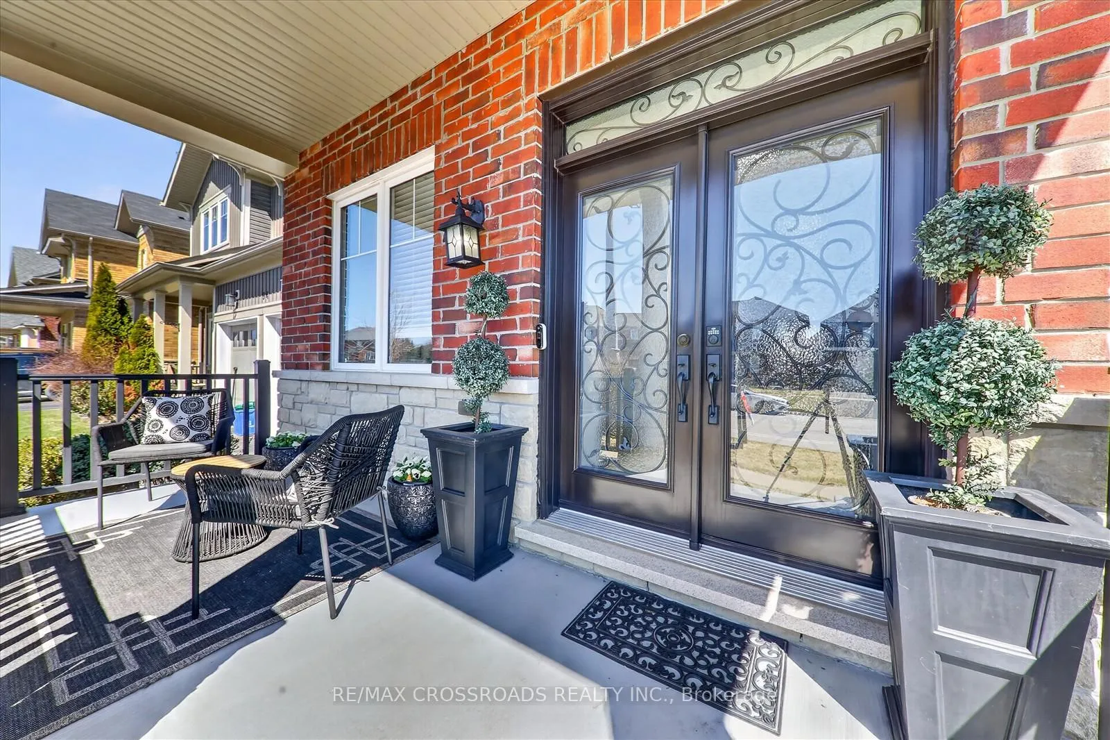 Photo 3 of 98 Britannia Avenue E, Oshawa, Windfields — HOMEH