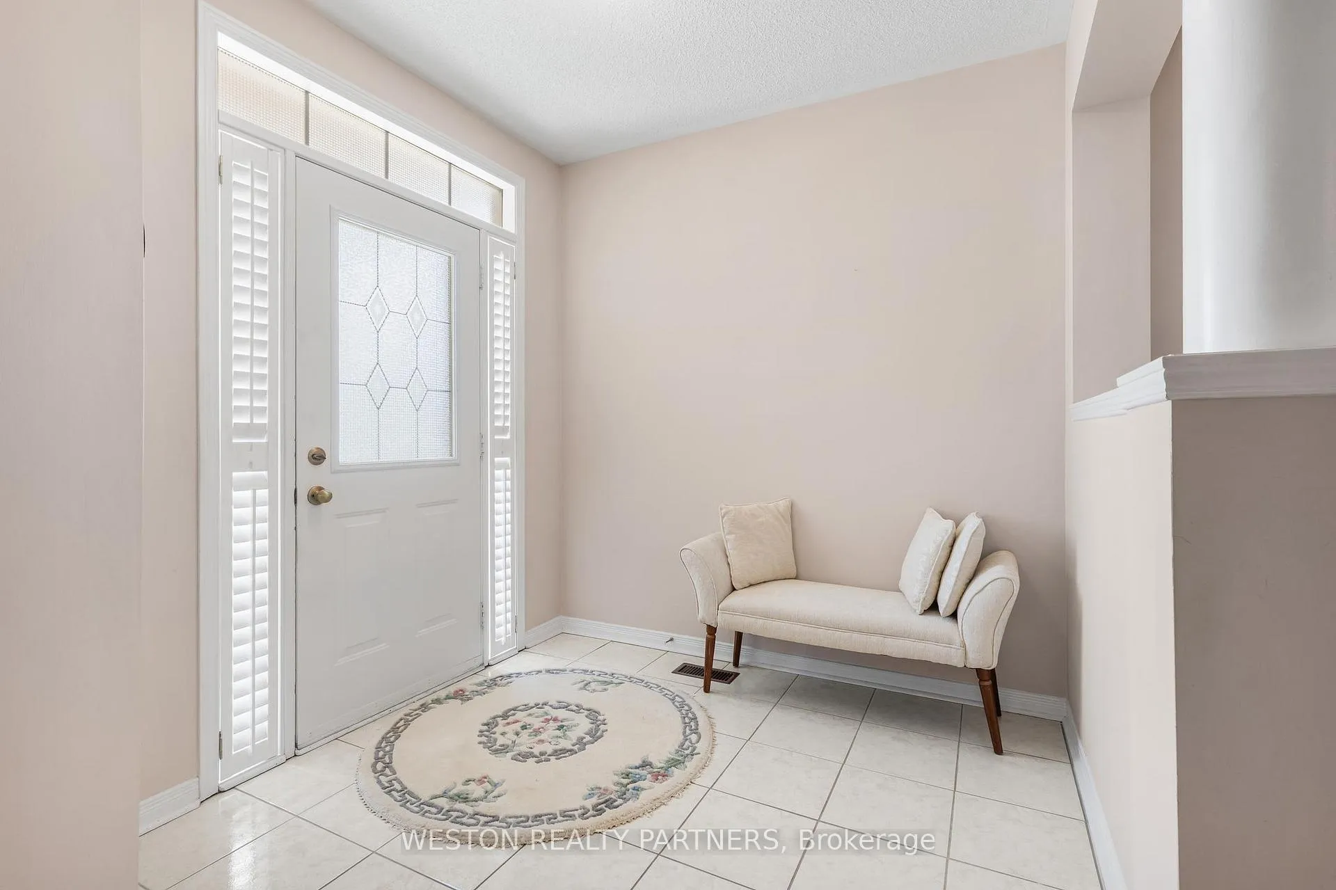 Photo 2 of 142 Trail Ridge Lane, Markham, Berczy — HOMEH