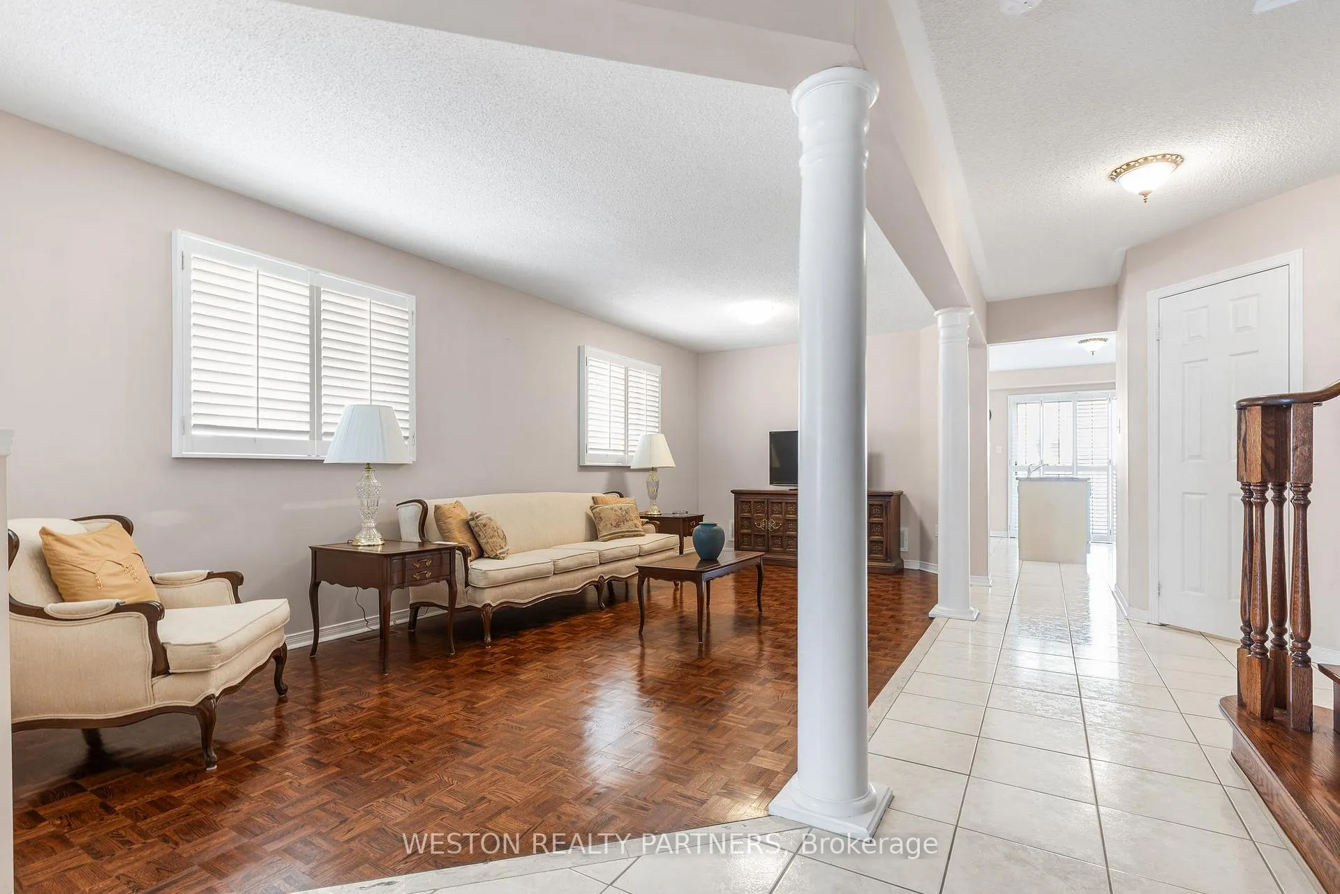 Photo 3 of 142 Trail Ridge Lane, Markham, Berczy — HOMEH
