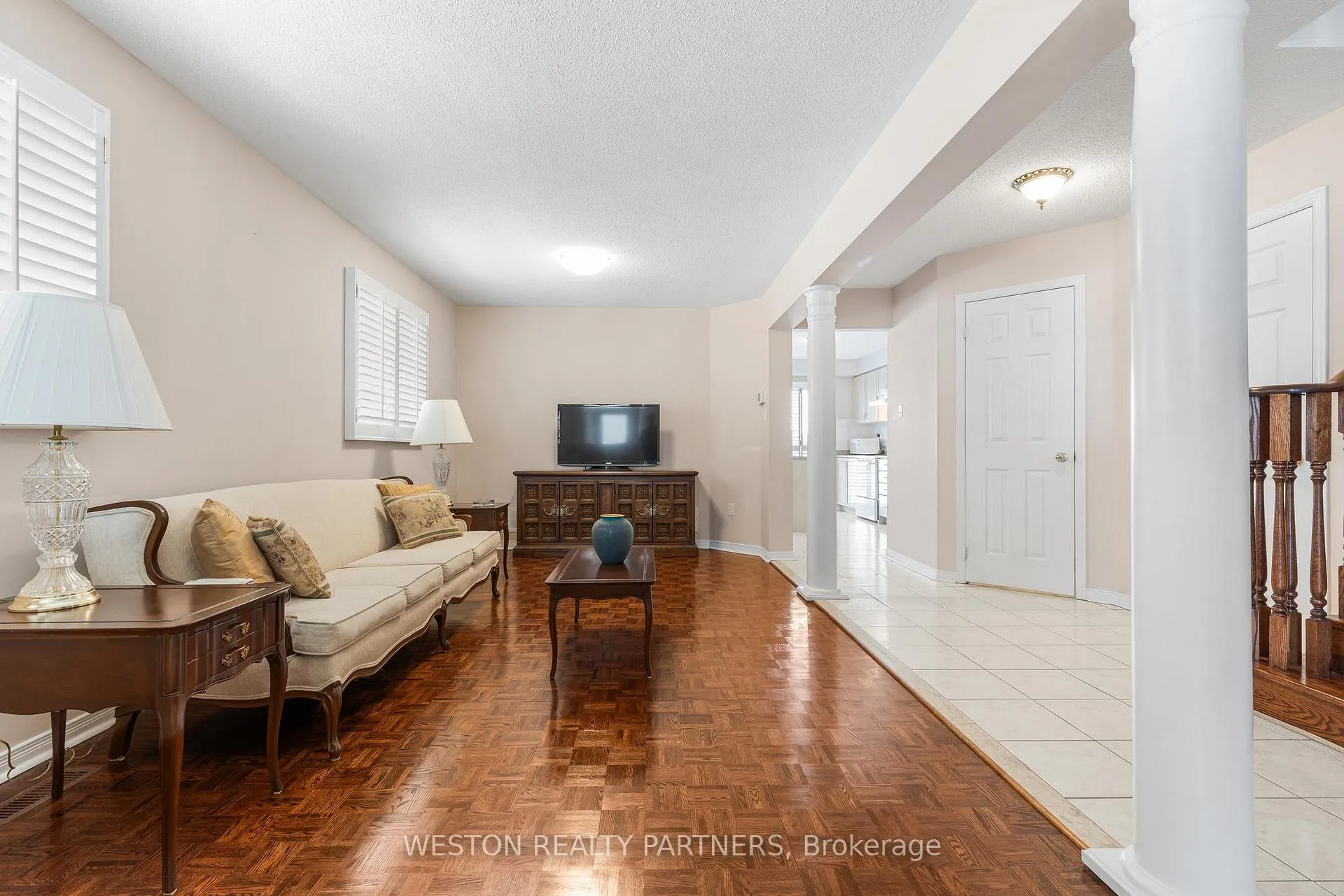Photo 4 of 142 Trail Ridge Lane, Markham, Berczy — HOMEH