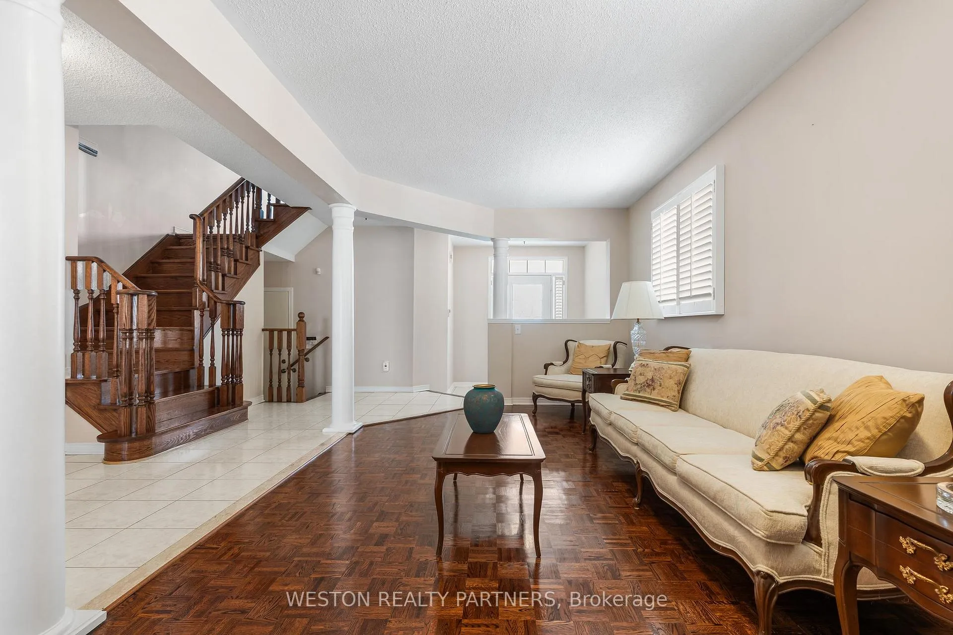 Photo 5 of 142 Trail Ridge Lane, Markham, Berczy — HOMEH