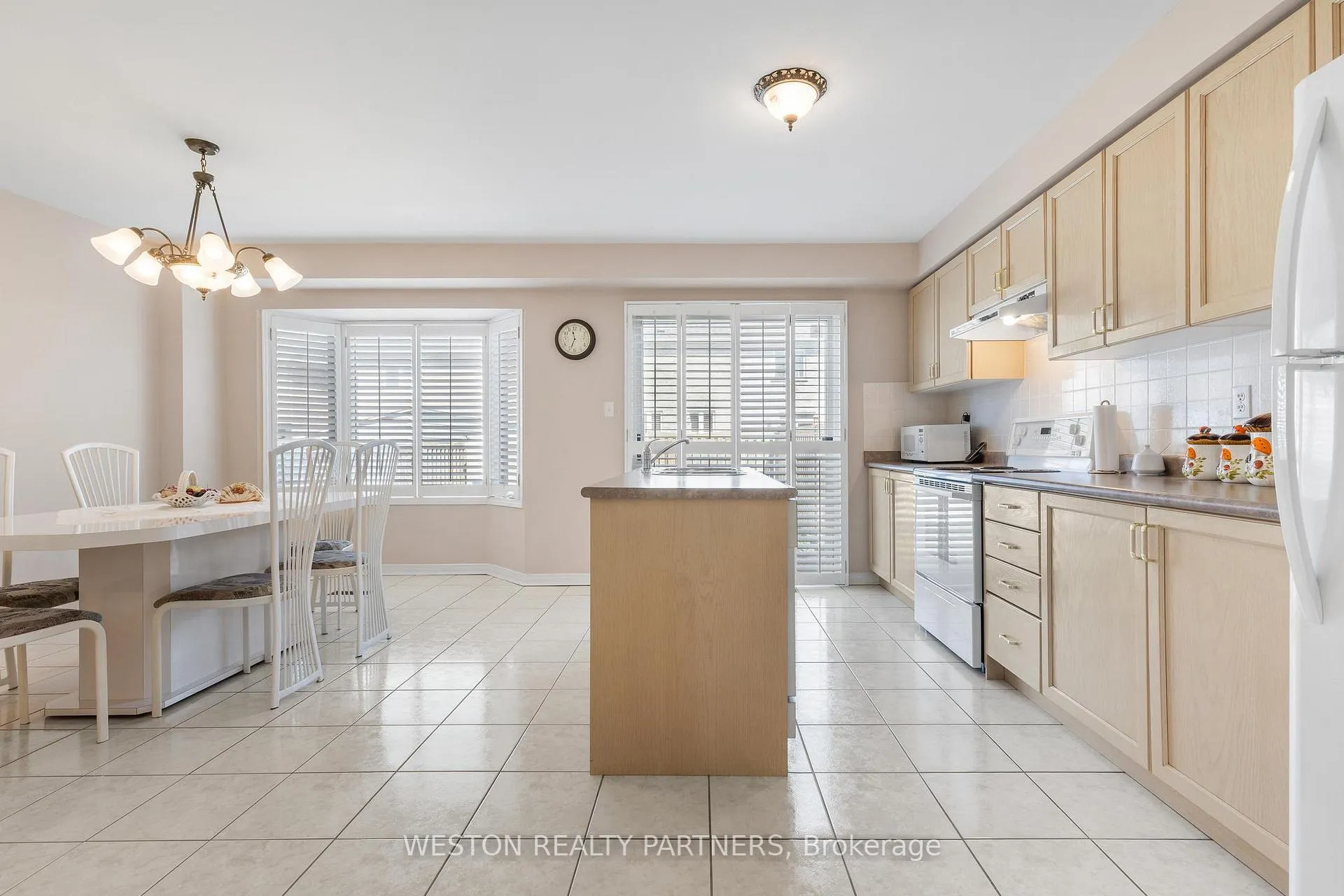 Photo 6 of 142 Trail Ridge Lane, Markham, Berczy — HOMEH