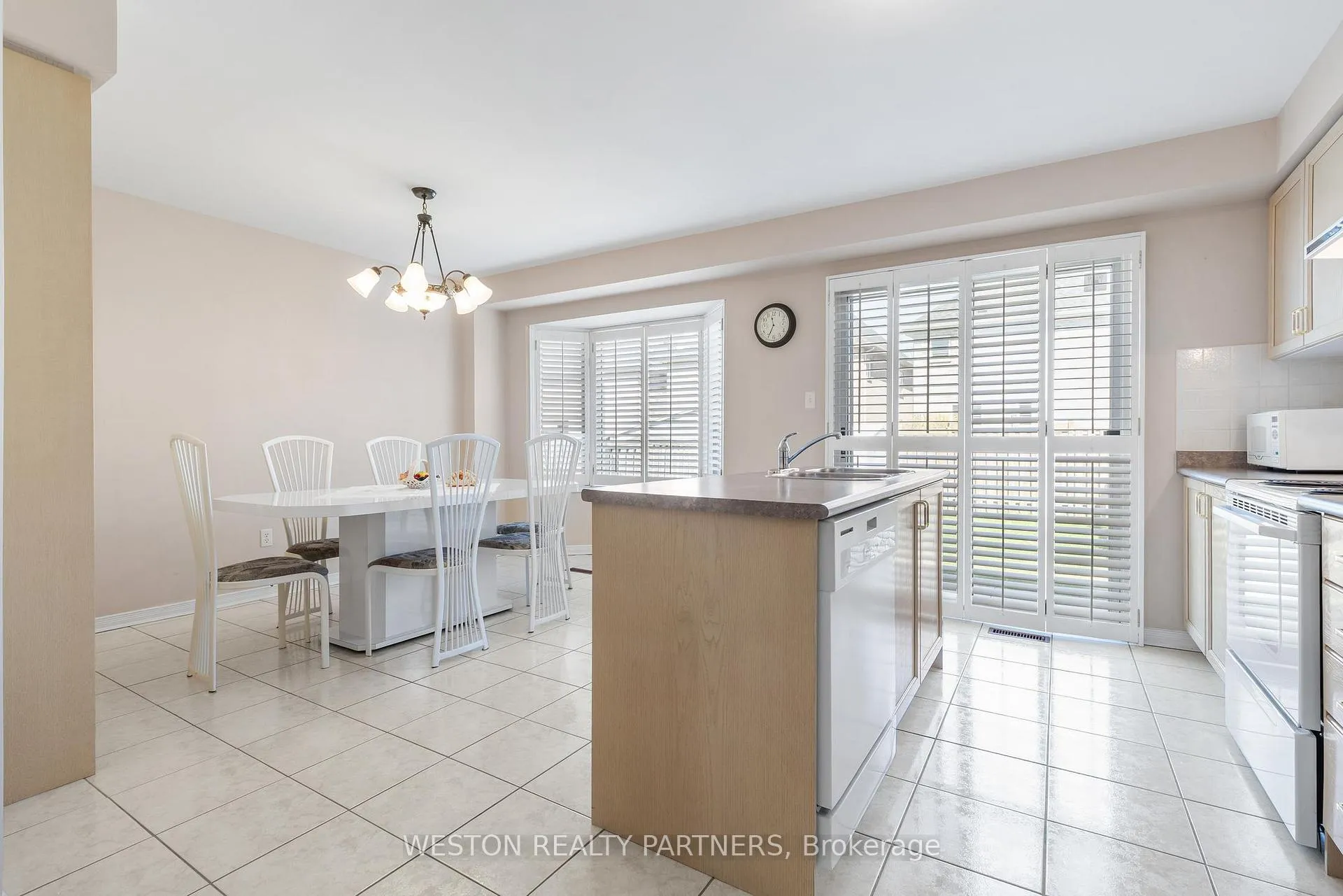 Photo 7 of 142 Trail Ridge Lane, Markham, Berczy — HOMEH