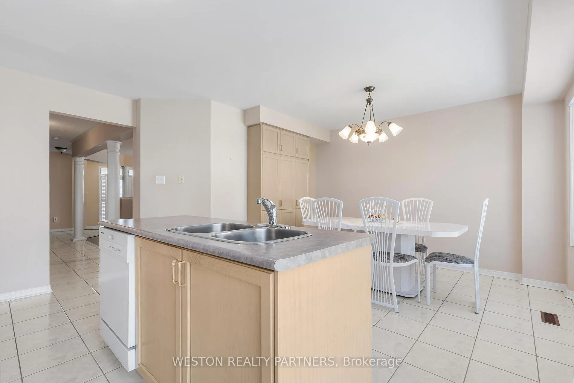 Photo 10 of 142 Trail Ridge Lane, Markham, Berczy — HOMEH