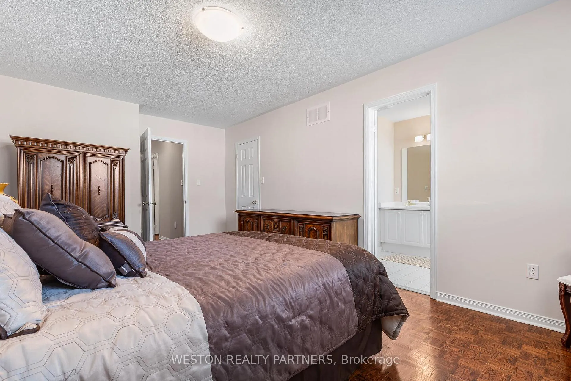 Photo 23 of 142 Trail Ridge Lane, Markham, Berczy — HOMEH
