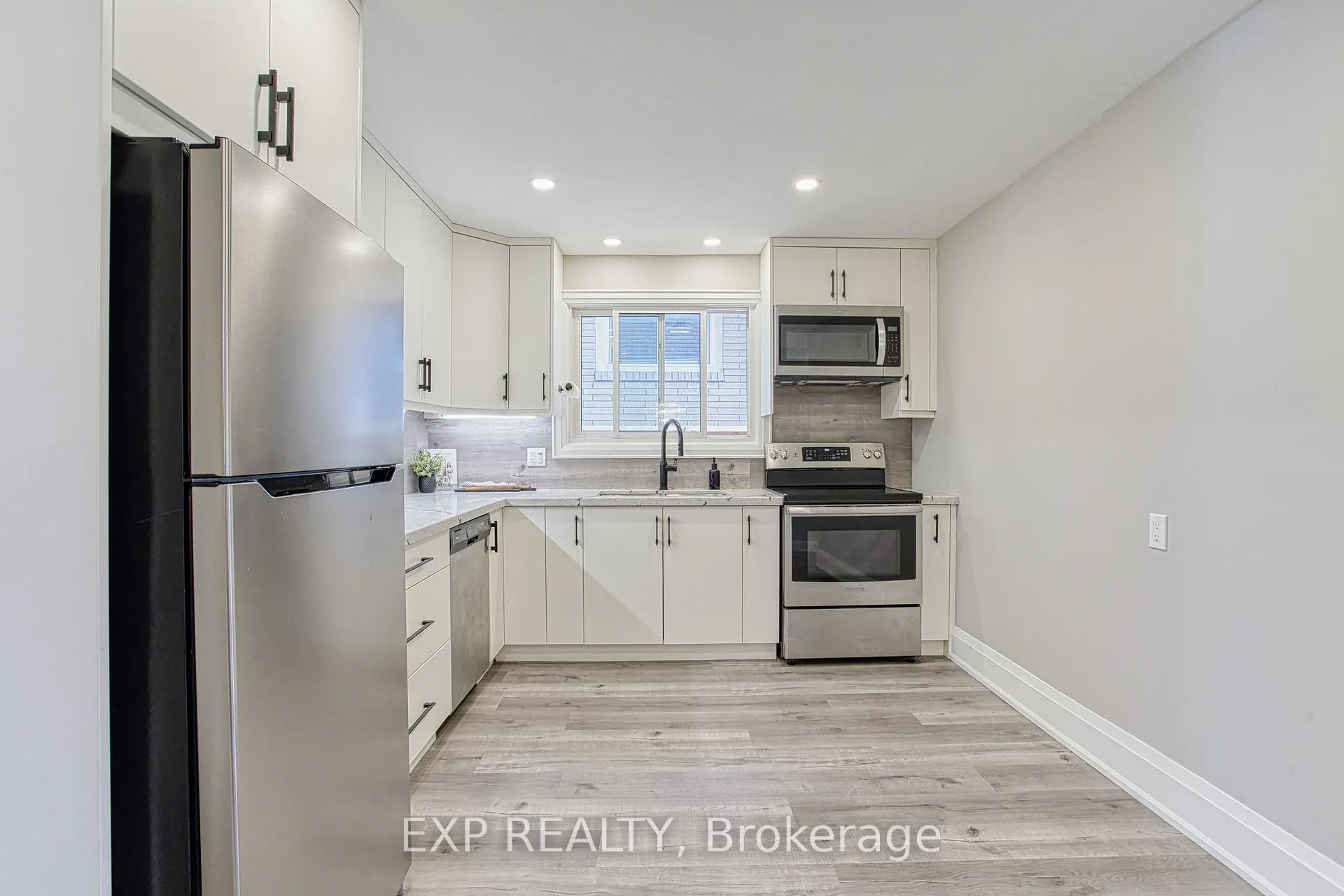 Photo 12 of 4 Colgate Court, Hamilton, Gilbert — HOMEH