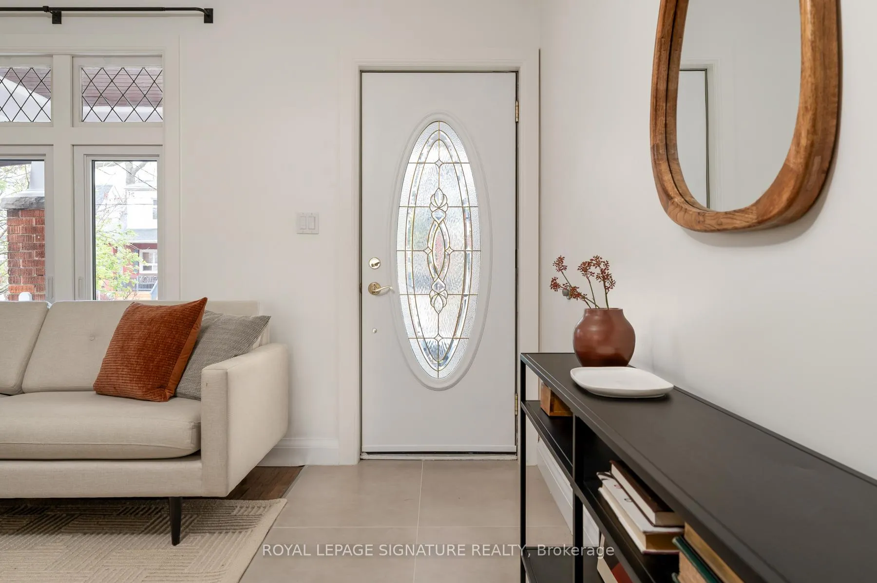 Photo 4 of 41 Firstrbooke Road, Toronto, East End-Danforth — HOMEH
