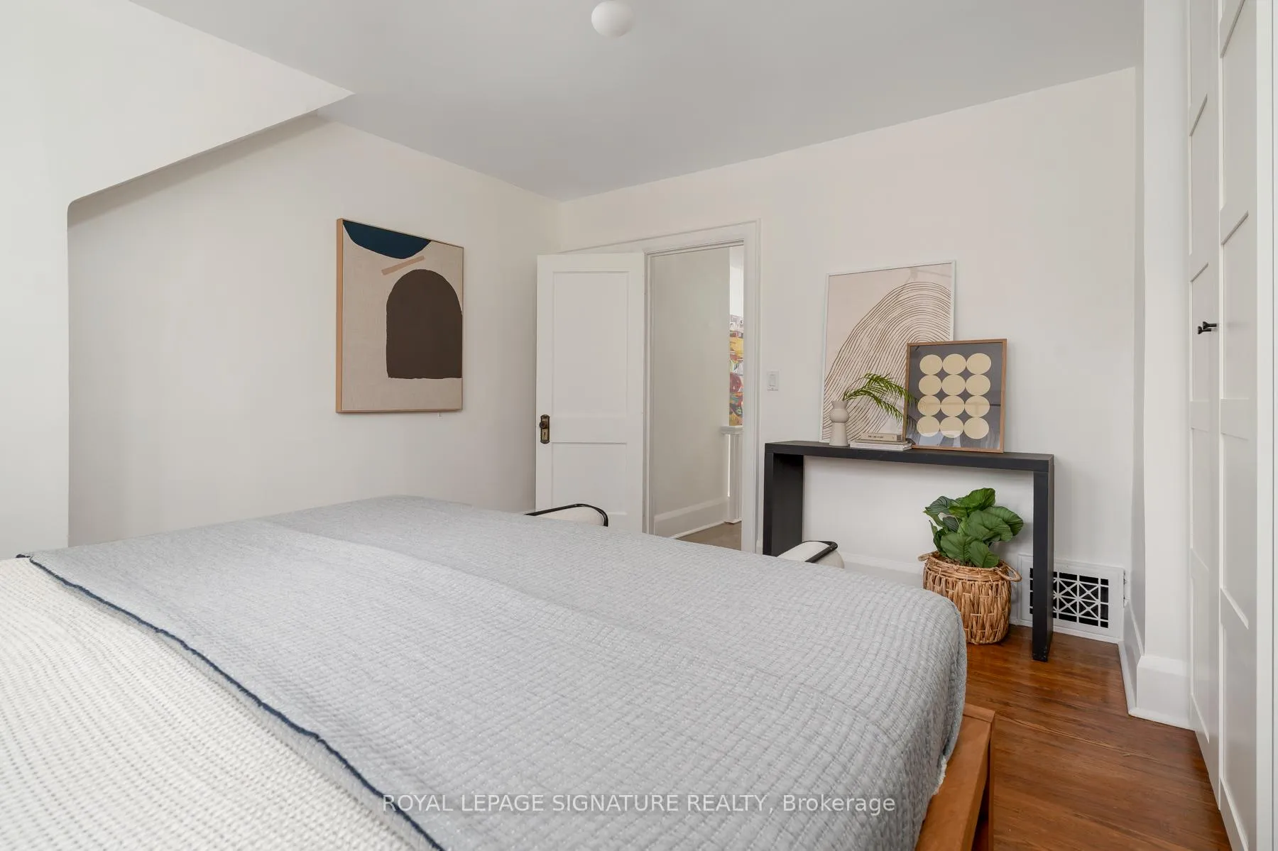 Photo 21 of 41 Firstrbooke Road, Toronto, East End-Danforth — HOMEH