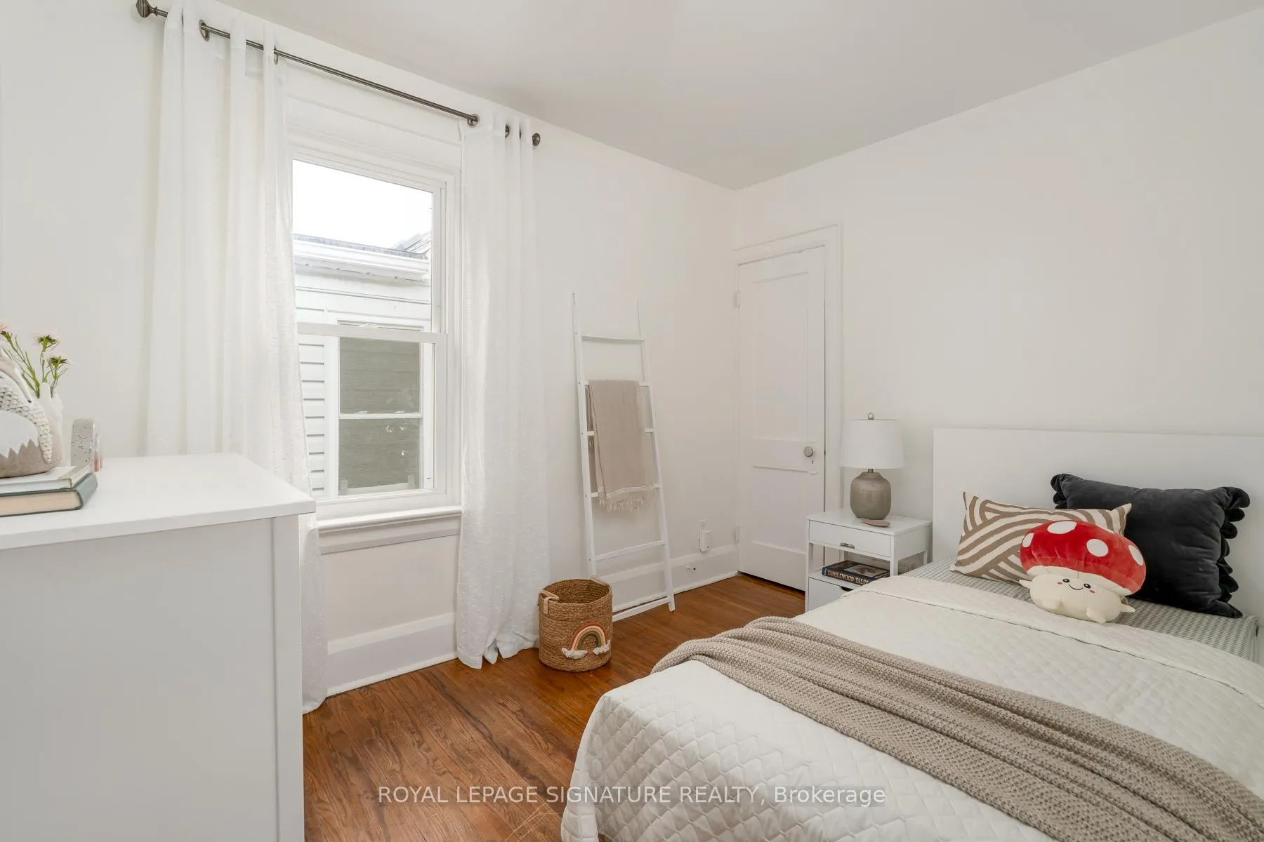 Photo 22 of 41 Firstrbooke Road, Toronto, East End-Danforth — HOMEH