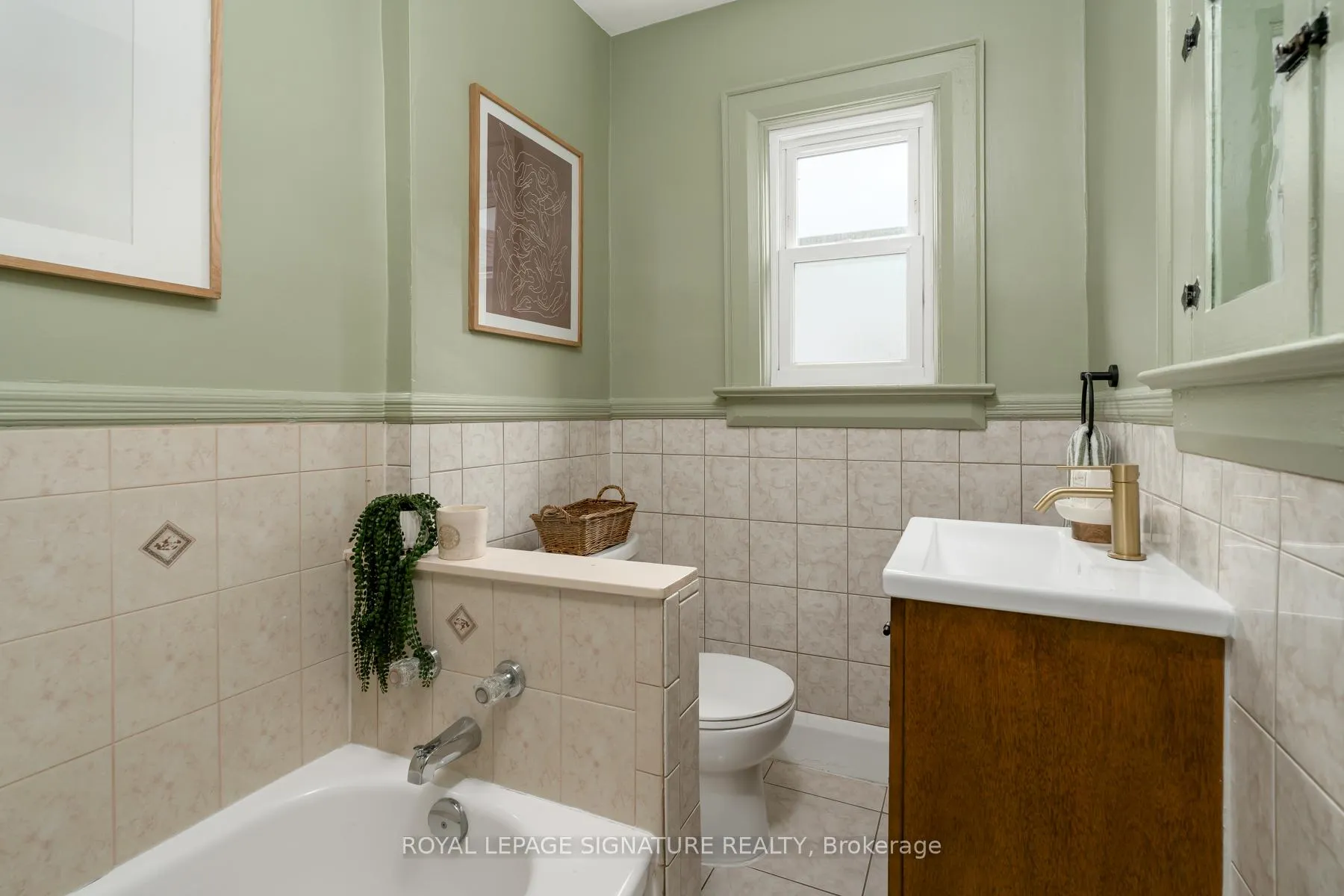 Photo 25 of 41 Firstrbooke Road, Toronto, East End-Danforth — HOMEH