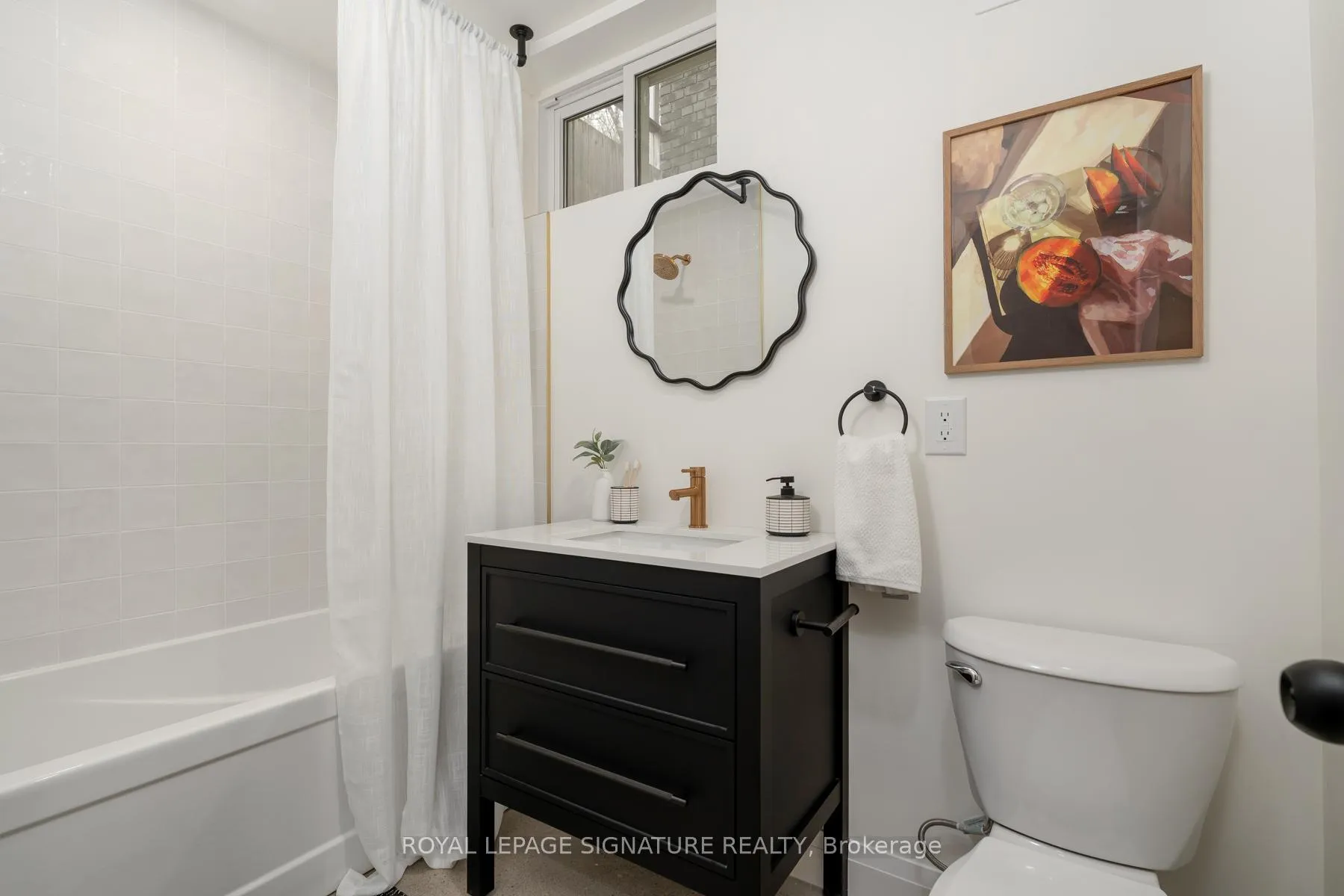 Photo 32 of 41 Firstrbooke Road, Toronto, East End-Danforth — HOMEH