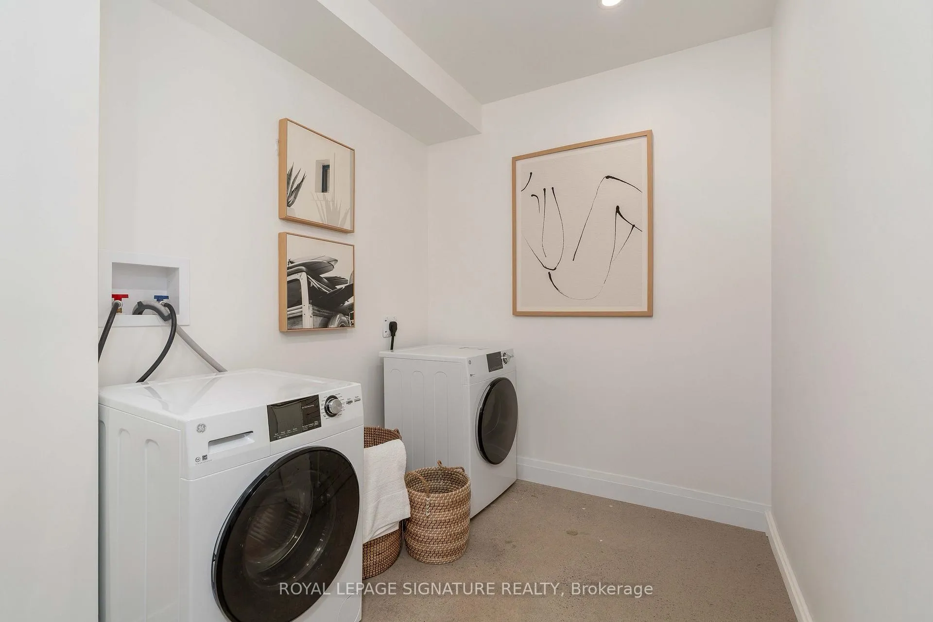 Photo 33 of 41 Firstrbooke Road, Toronto, East End-Danforth — HOMEH