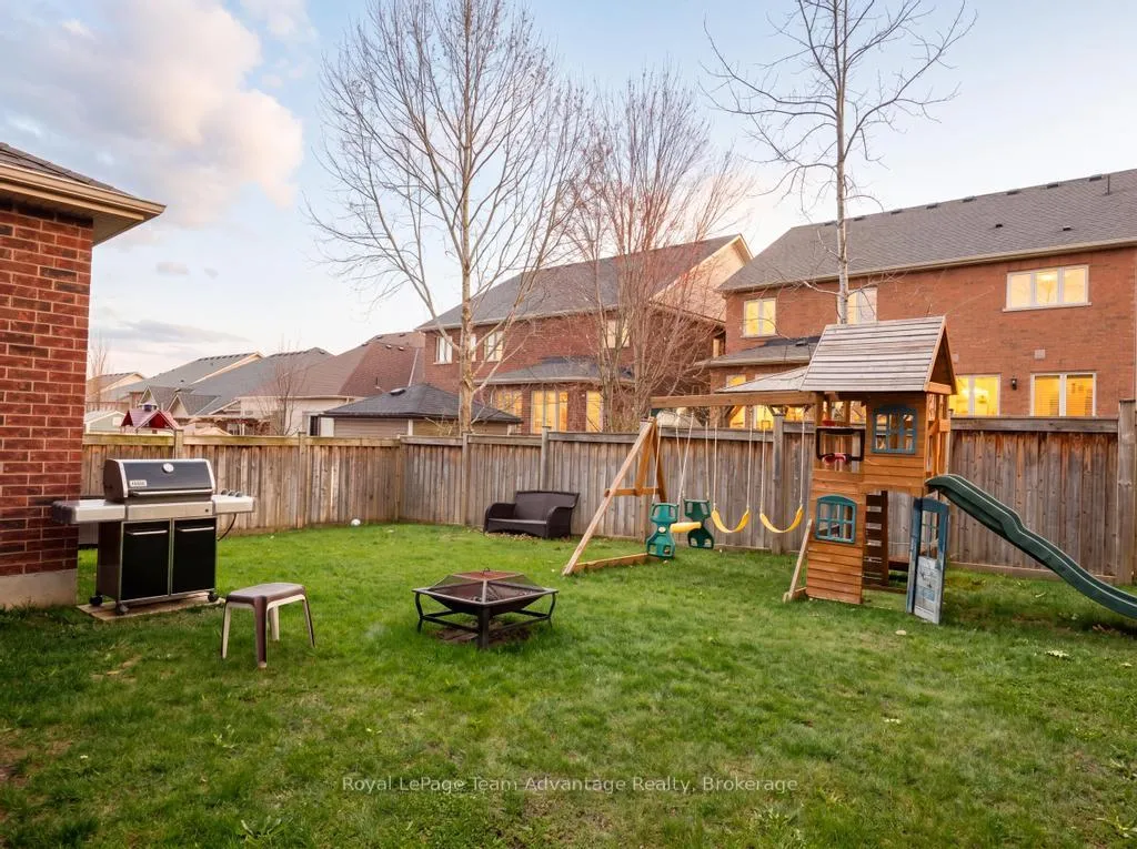 Photo 6 of 24 Billy Court, Caledon, Caledon East — HOMEH