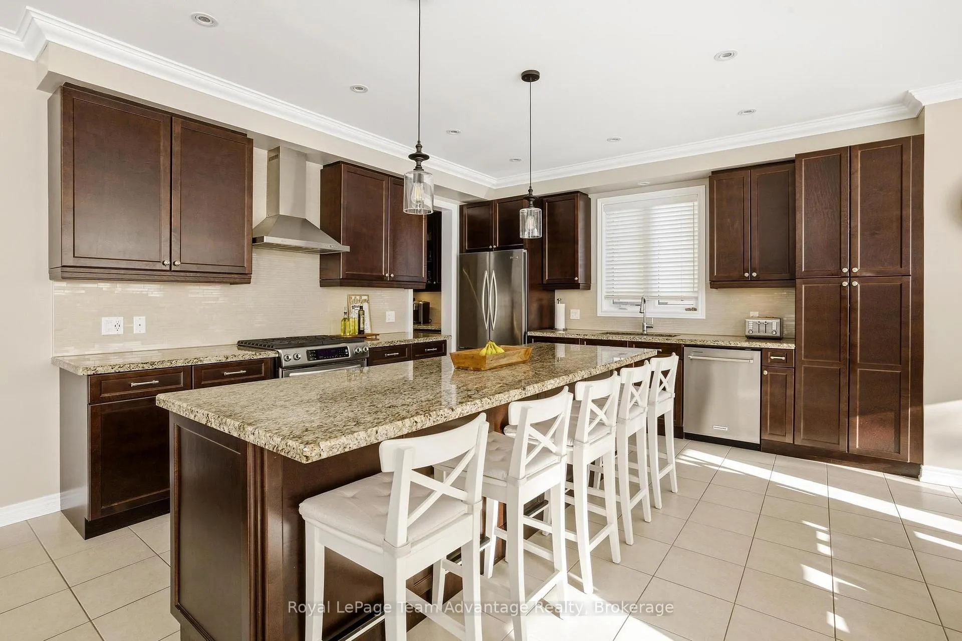Photo 10 of 24 Billy Court, Caledon, Caledon East — HOMEH