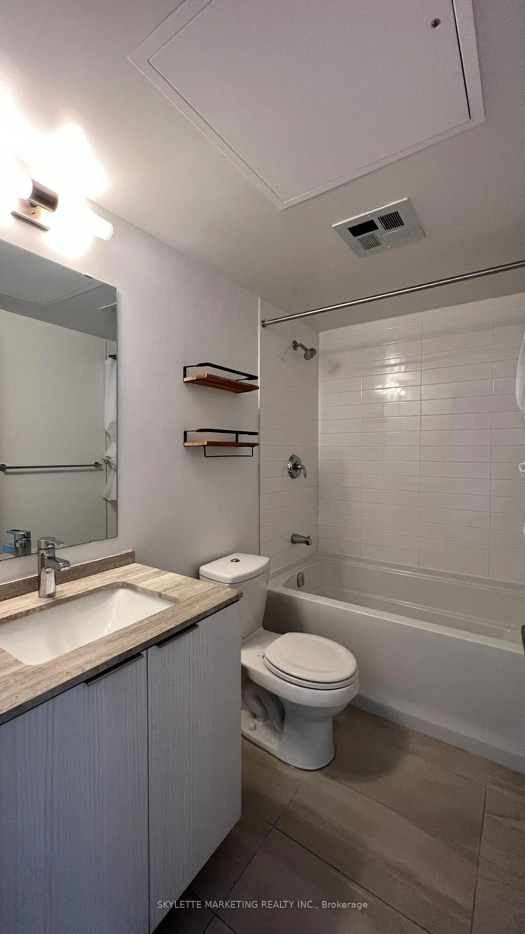 Photo 5 of Unit 3201, 11 Wellesley Street W, Toronto, Bay Street Corridor — HOMEH