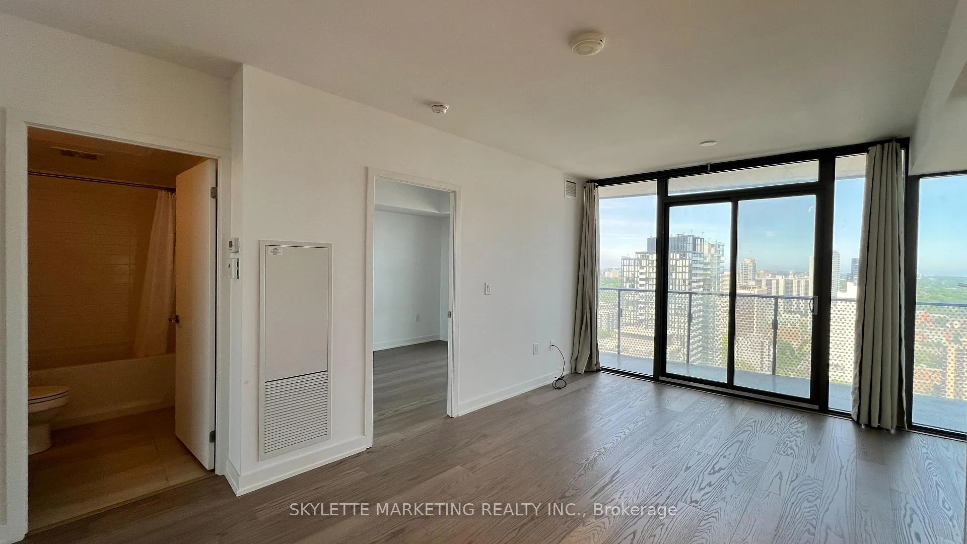Photo 8 of Unit 3201, 11 Wellesley Street W, Toronto, Bay Street Corridor — HOMEH