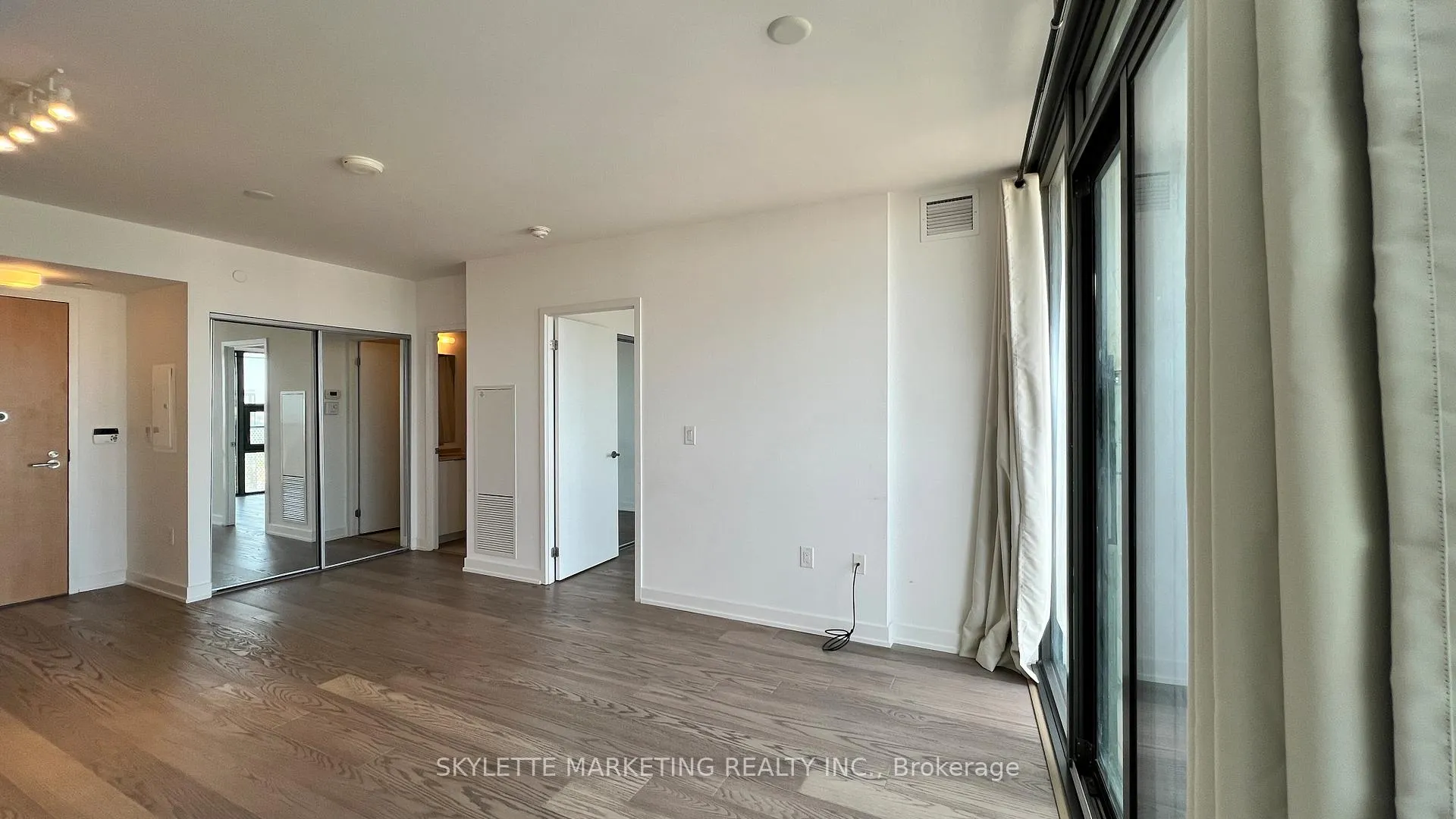 Photo 12 of Unit 3201, 11 Wellesley Street W, Toronto, Bay Street Corridor — HOMEH