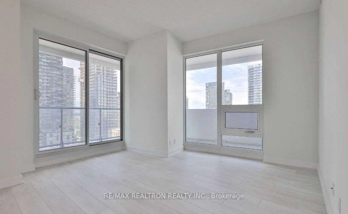 Photo 4 of Unit 1802, 2221 Yonge Street, Toronto, Mount Pleasant West — HOMEH