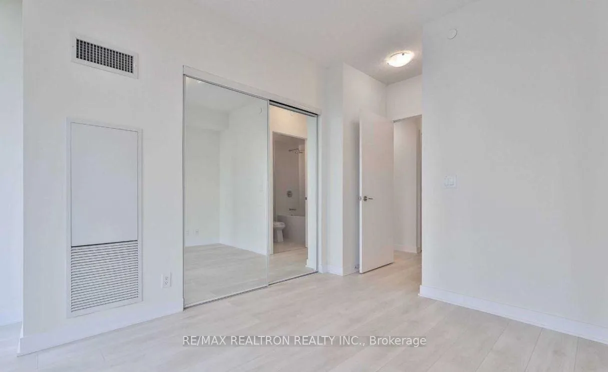 Photo 6 of Unit 1802, 2221 Yonge Street, Toronto, Mount Pleasant West — HOMEH
