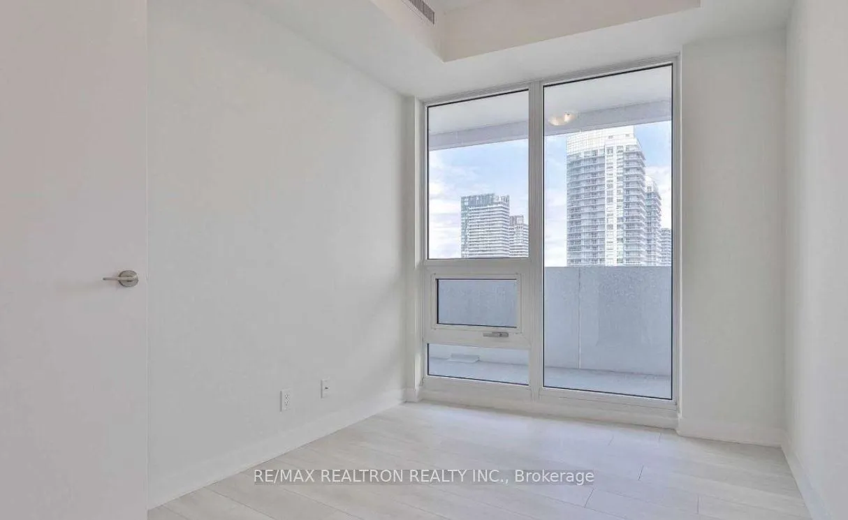 Photo 8 of Unit 1802, 2221 Yonge Street, Toronto, Mount Pleasant West — HOMEH