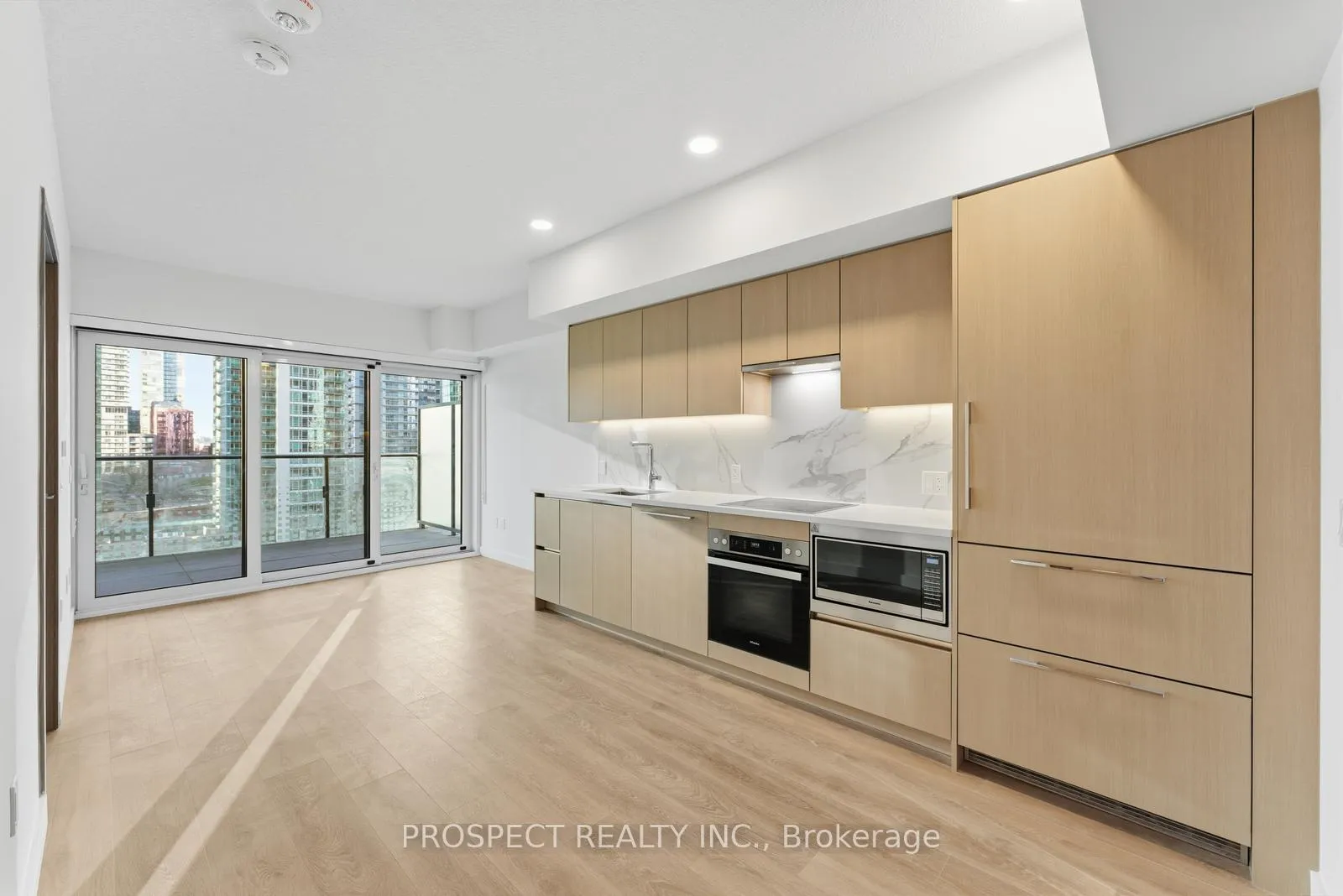 Photo 7 of Unit 935, 1 Concord Cityplac Way, Toronto, Waterfront Communities — HOMEH