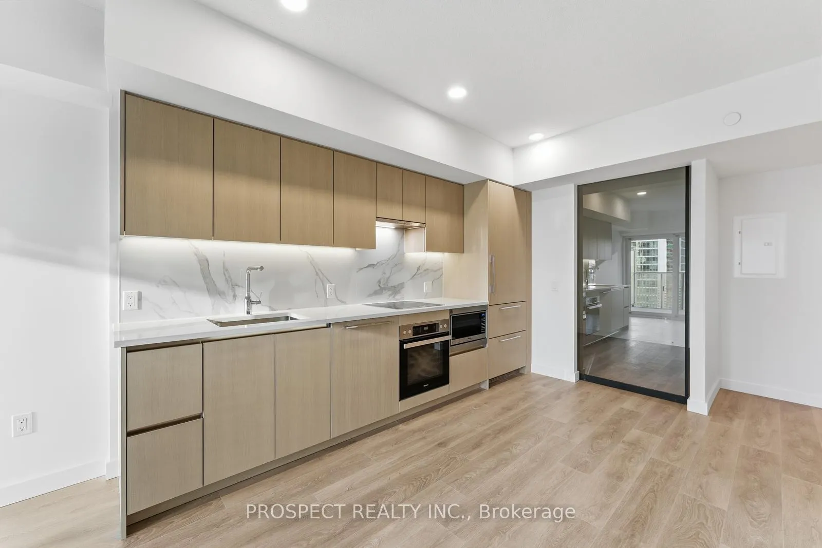 Photo 8 of Unit 935, 1 Concord Cityplac Way, Toronto, Waterfront Communities — HOMEH