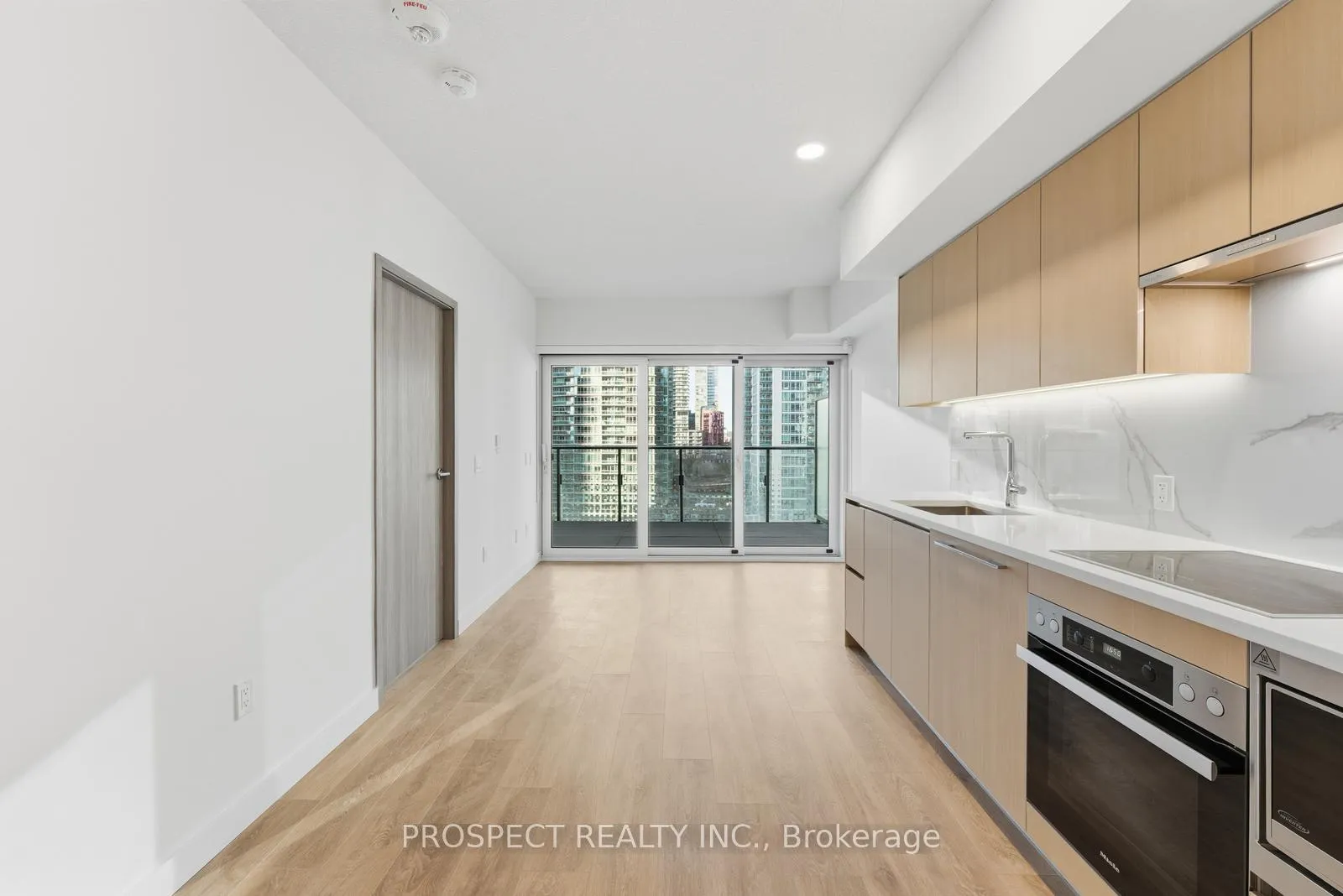 Photo 12 of Unit 935, 1 Concord Cityplac Way, Toronto, Waterfront Communities — HOMEH