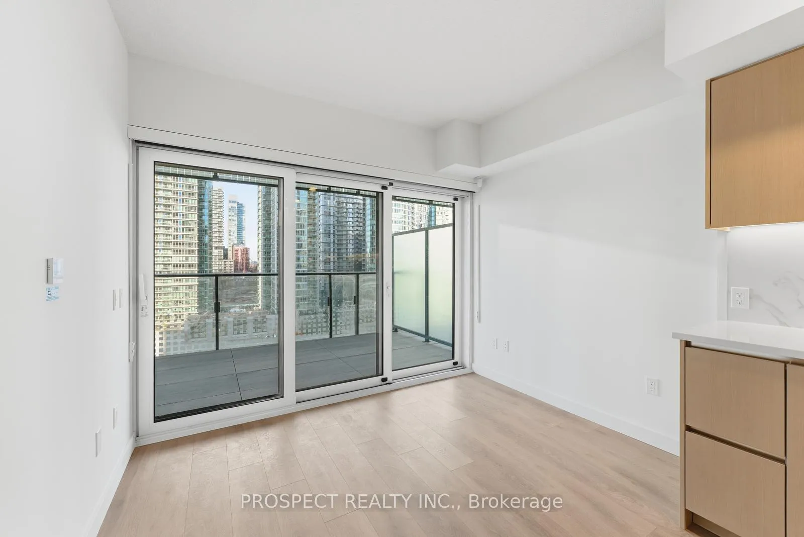 Photo 15 of Unit 935, 1 Concord Cityplac Way, Toronto, Waterfront Communities — HOMEH