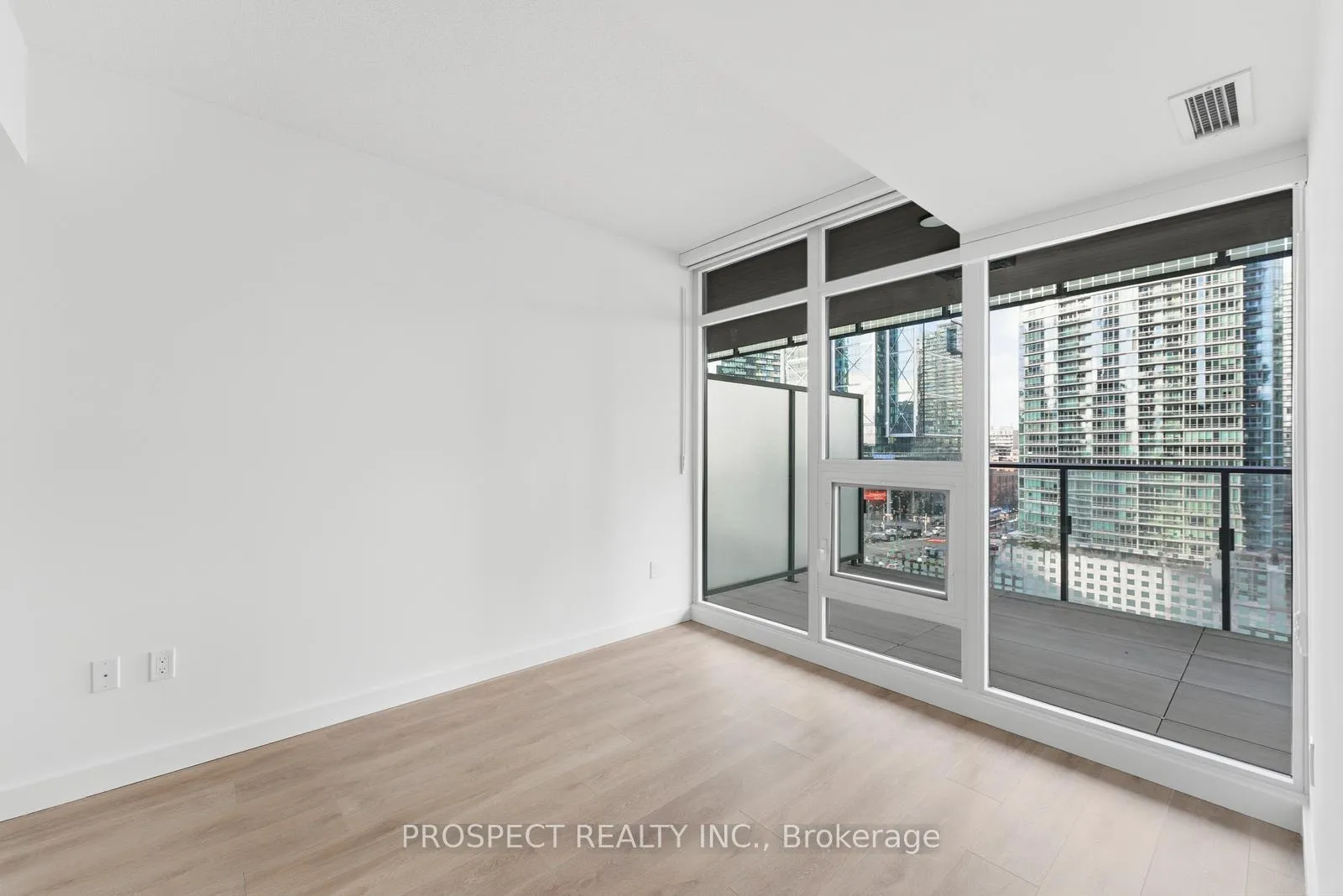 Photo 17 of Unit 935, 1 Concord Cityplac Way, Toronto, Waterfront Communities — HOMEH