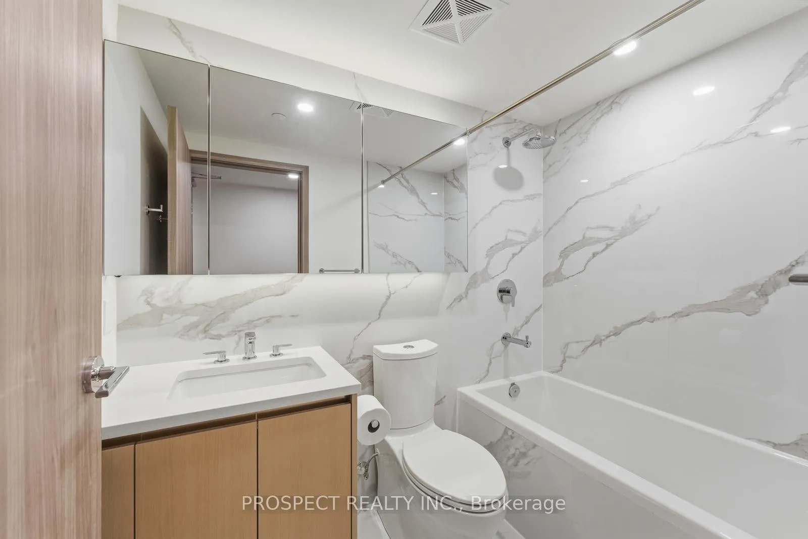 Photo 23 of Unit 935, 1 Concord Cityplac Way, Toronto, Waterfront Communities — HOMEH