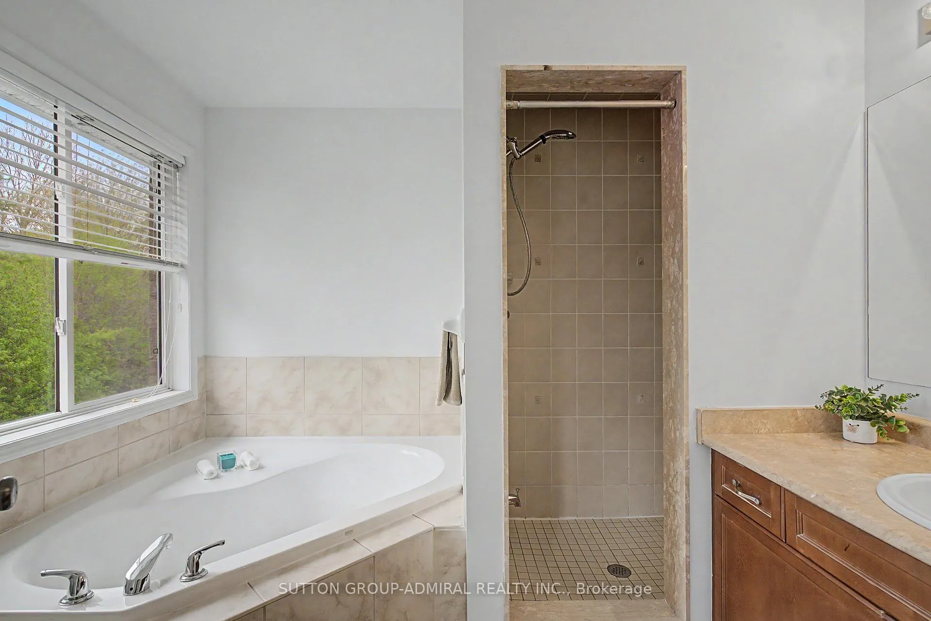 Photo 14 of 3117 Rotary Way, Burlington, Alton — HOMEH