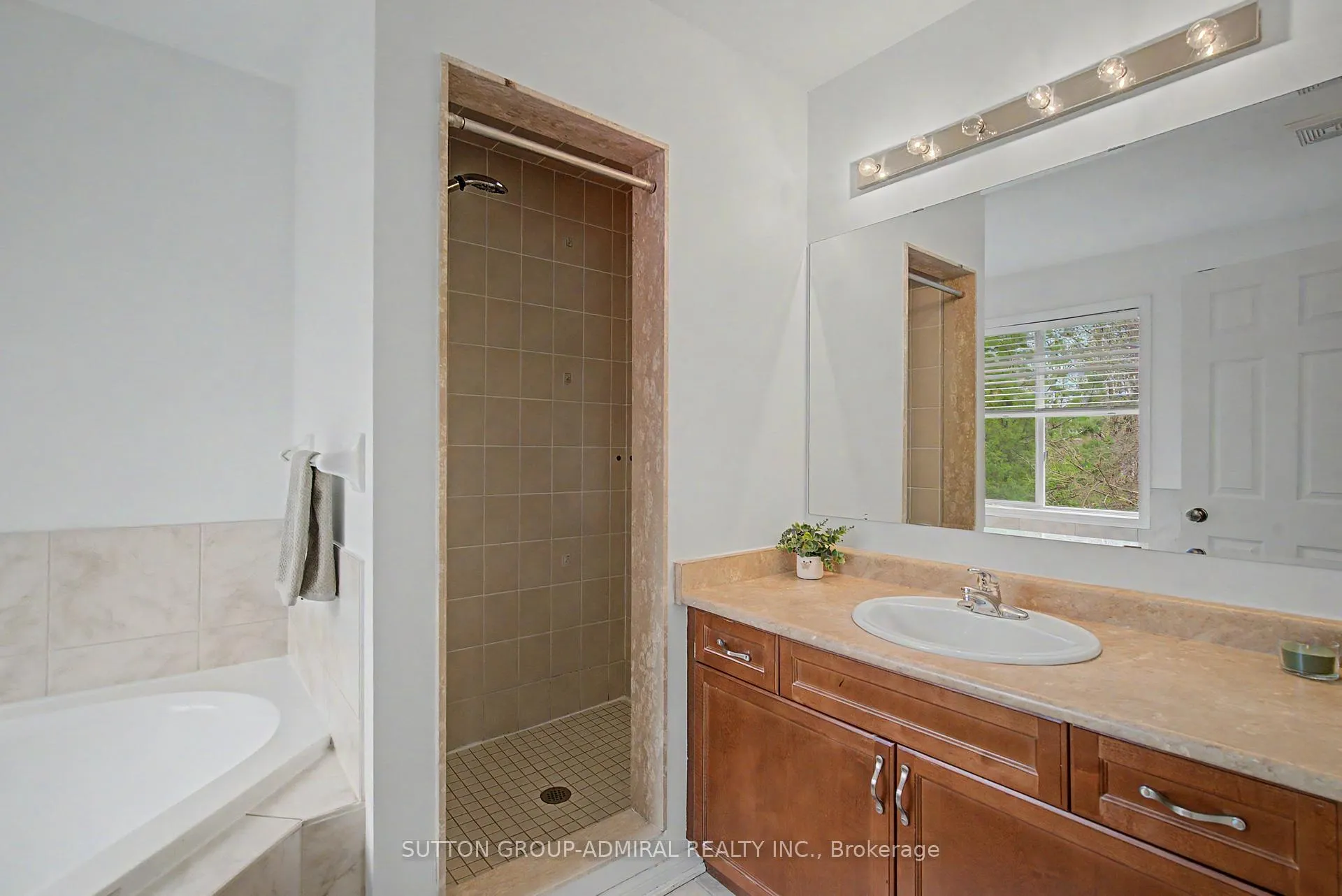 Photo 15 of 3117 Rotary Way, Burlington, Alton — HOMEH
