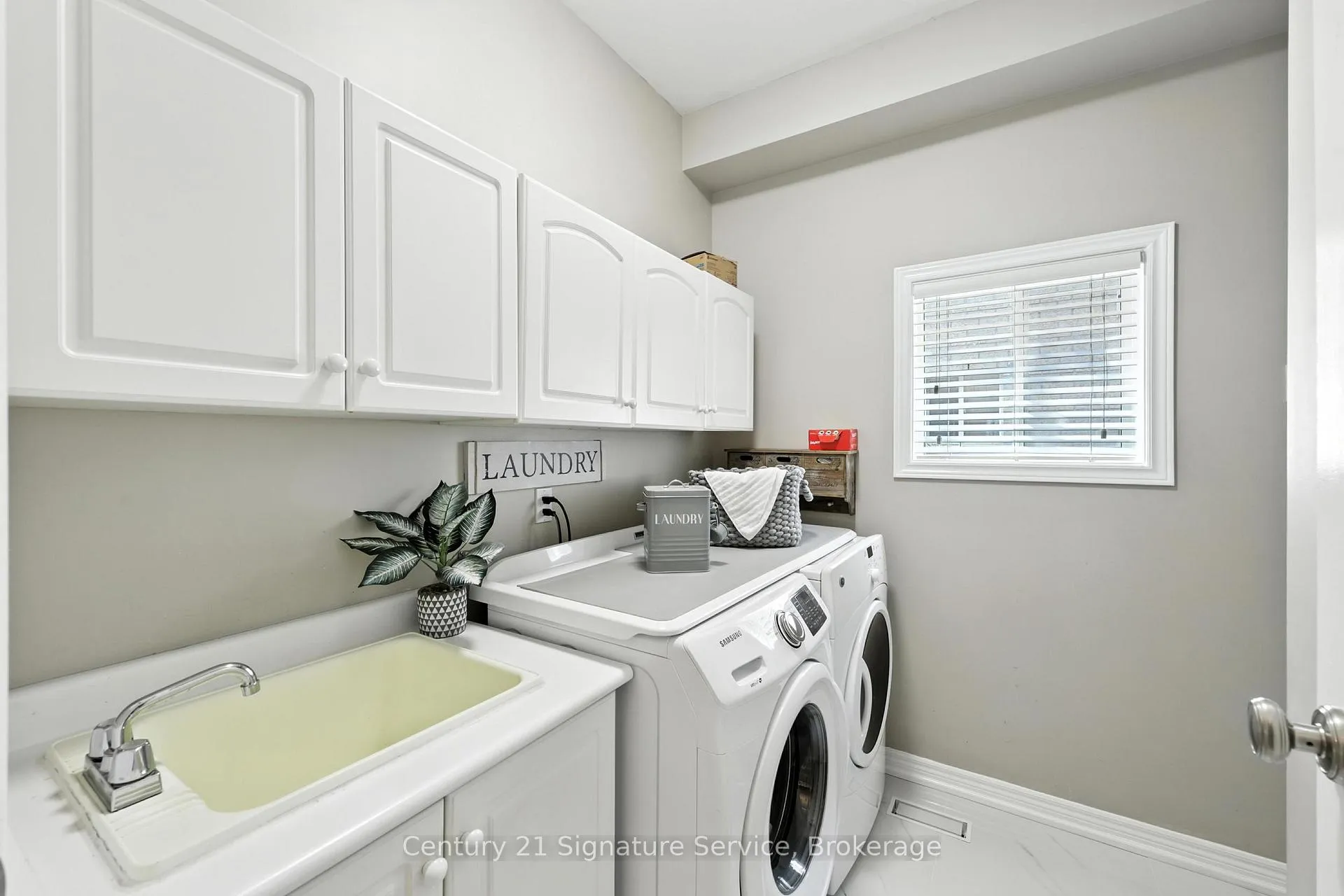 Photo 9 of 77 Esposito Drive, Caledon, Bolton East — HOMEH
