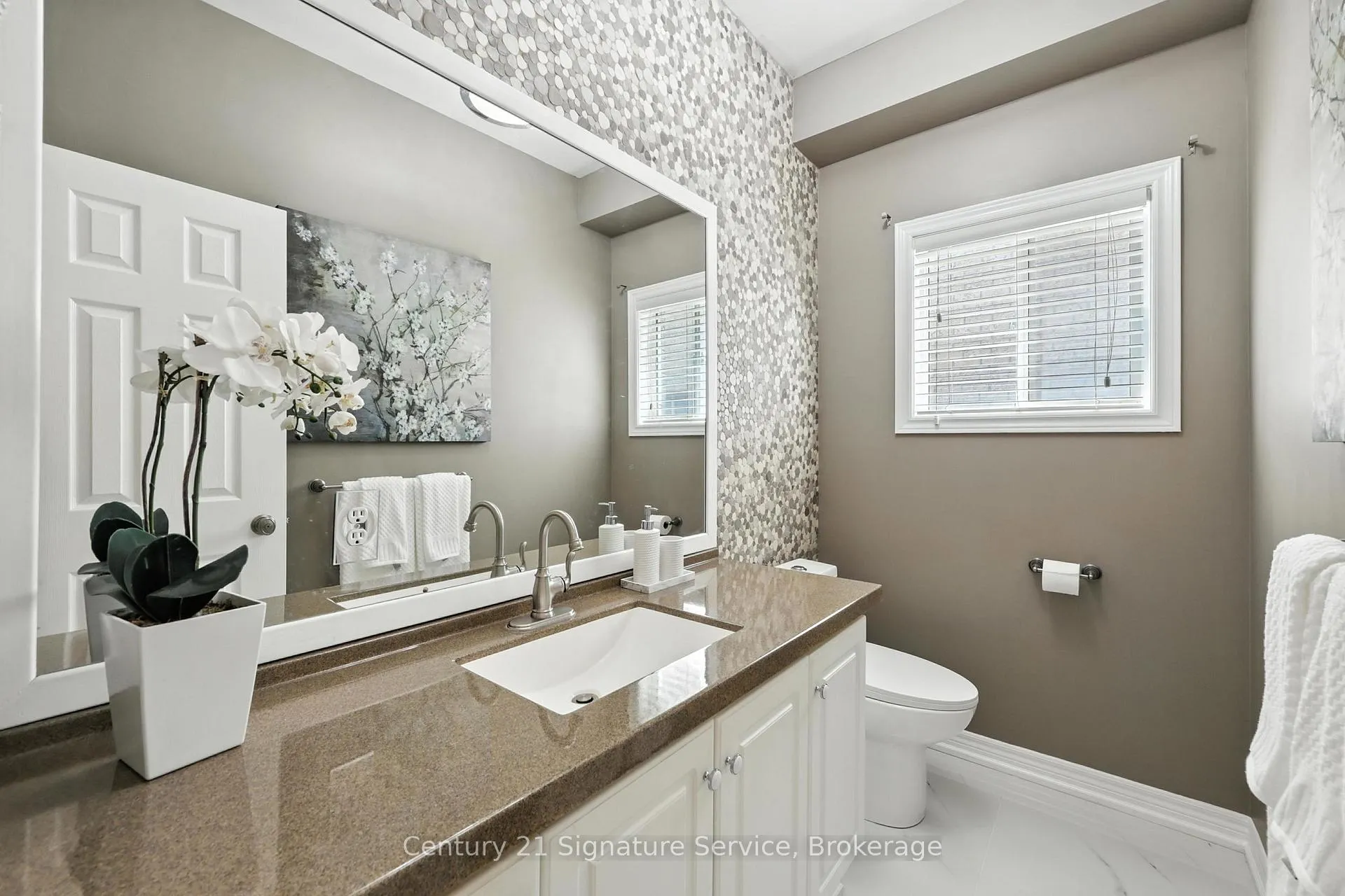 Photo 10 of 77 Esposito Drive, Caledon, Bolton East — HOMEH
