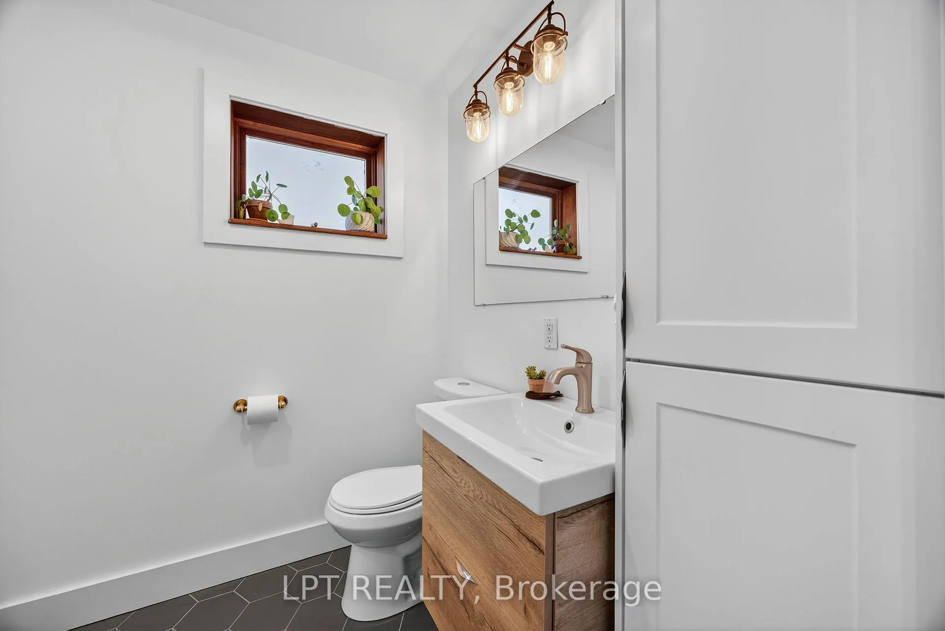 Photo 17 of 154 Park Road, Tiny, Rural Tiny — HOMEH